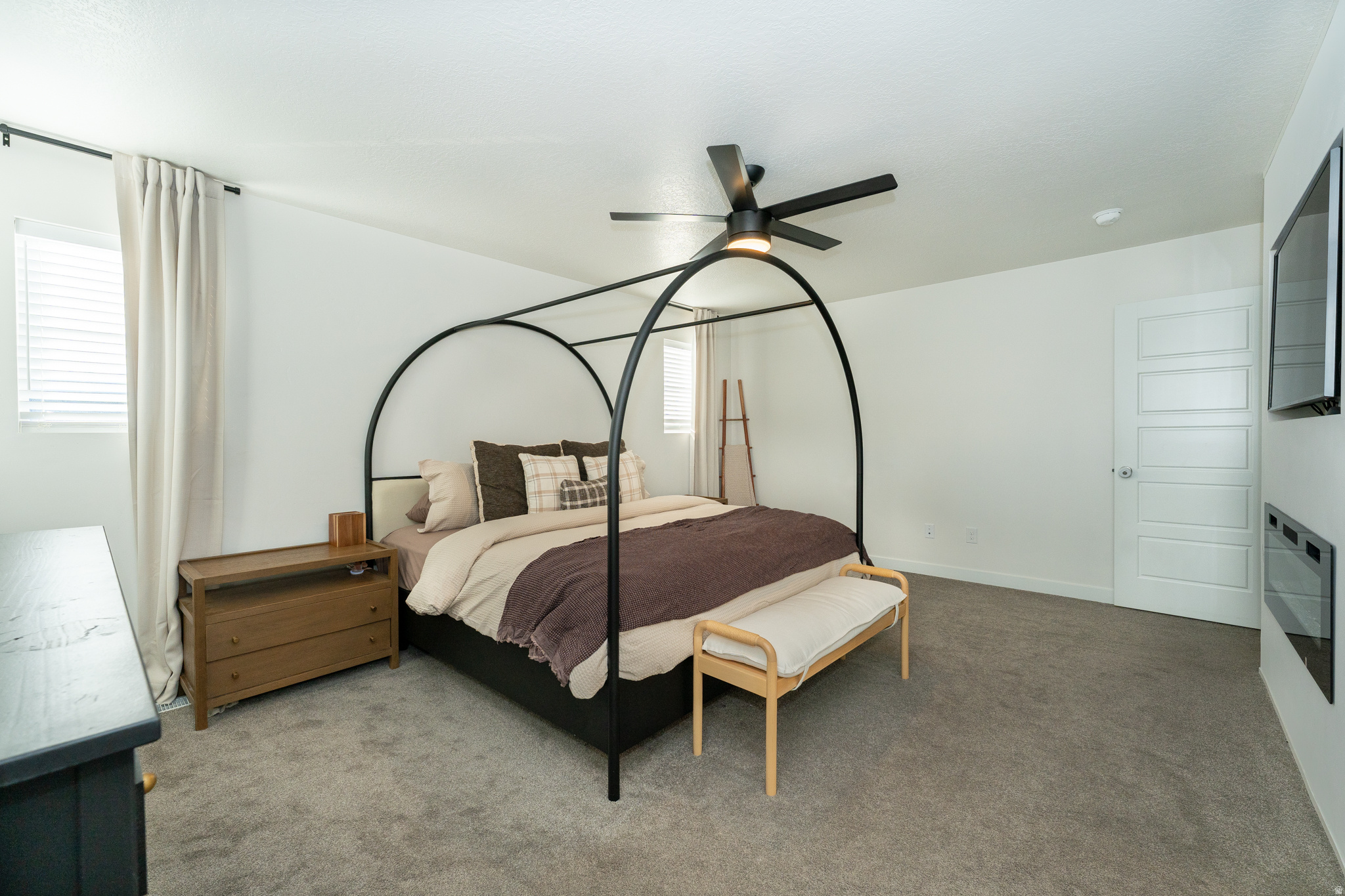 6078 N WHITE ROCK RD