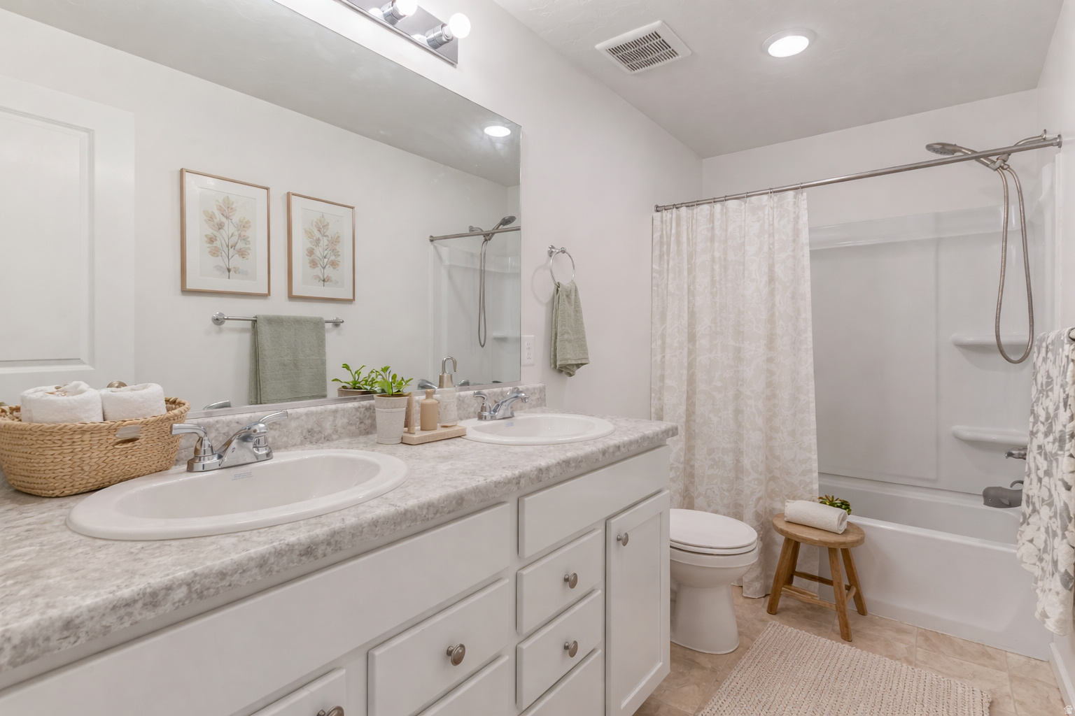 5492 NORTH YEAGER LN