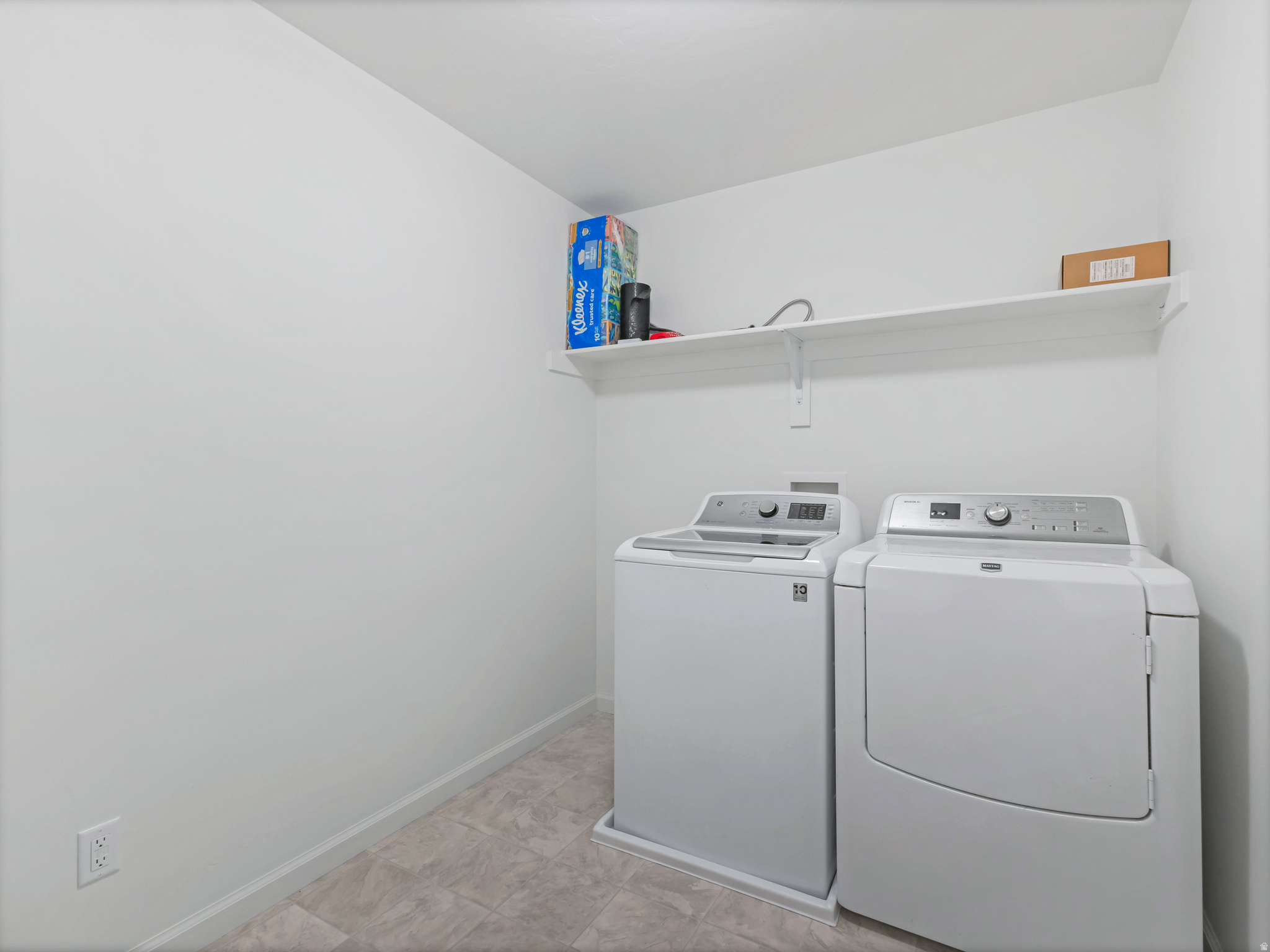 5492 NORTH YEAGER LN