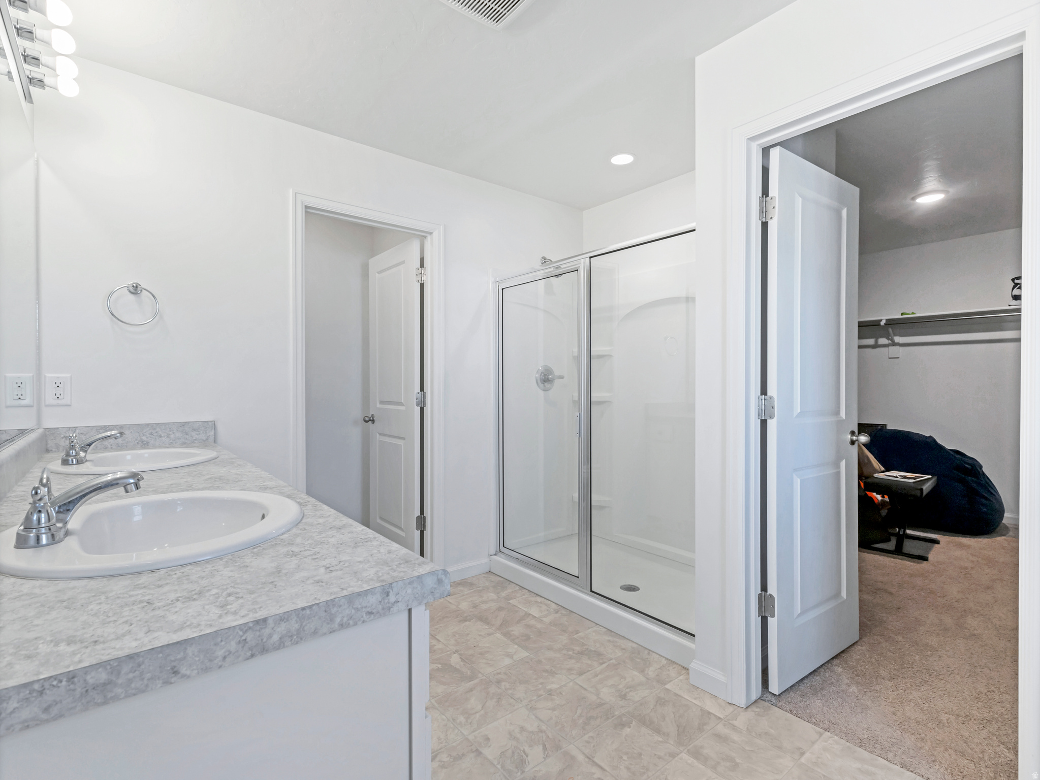 5492 NORTH YEAGER LN