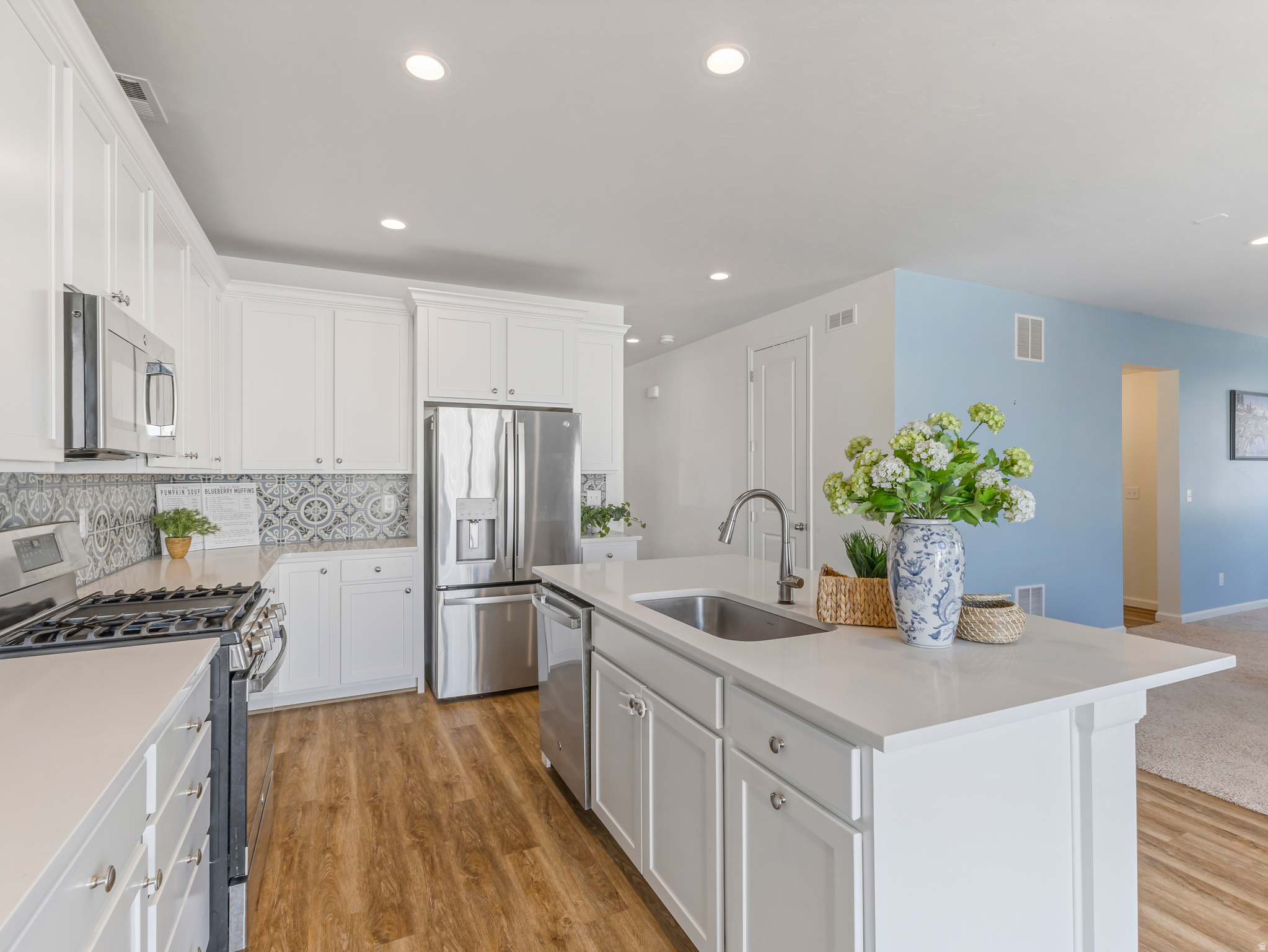 5492 NORTH YEAGER LN