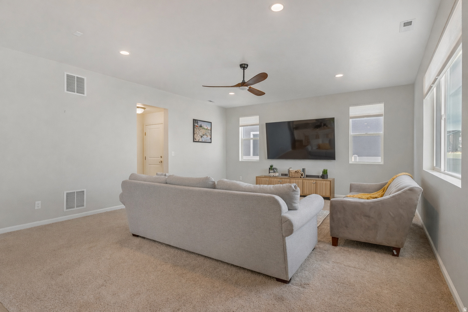 5492 NORTH YEAGER LN