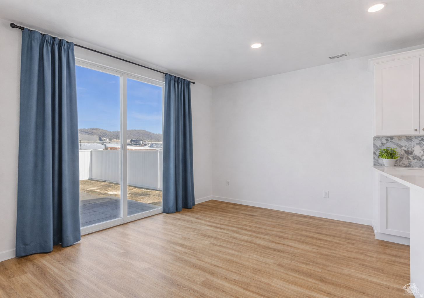 5492 NORTH YEAGER LN