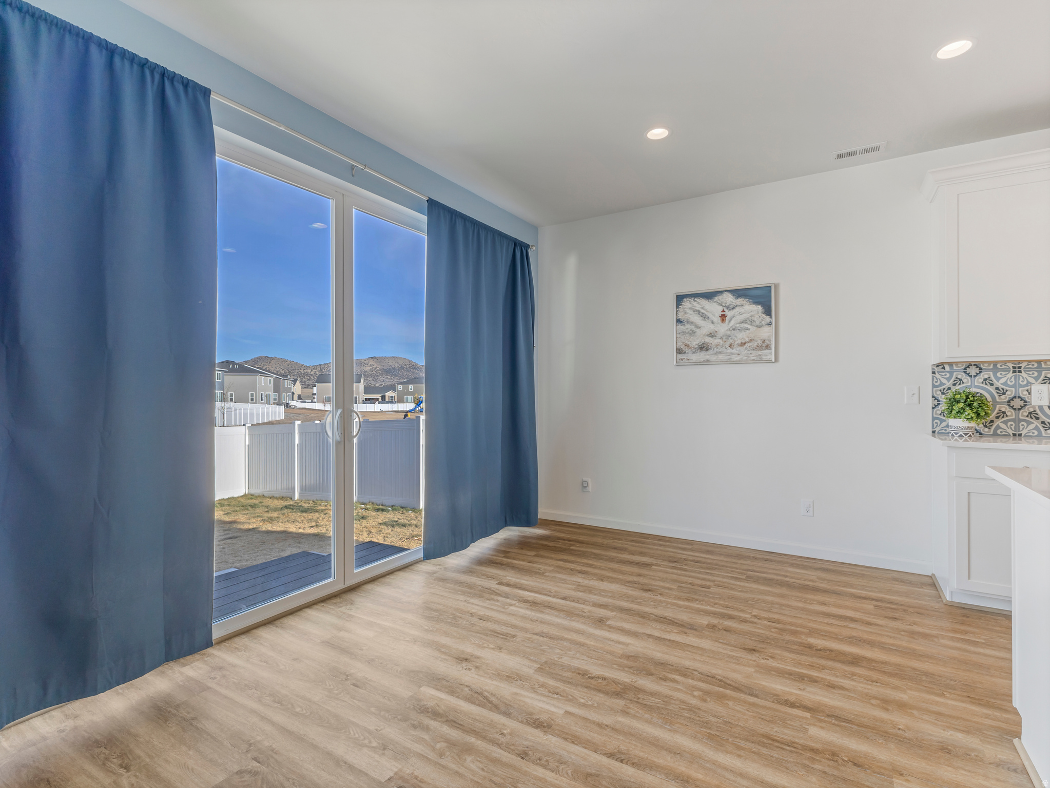 5492 NORTH YEAGER LN