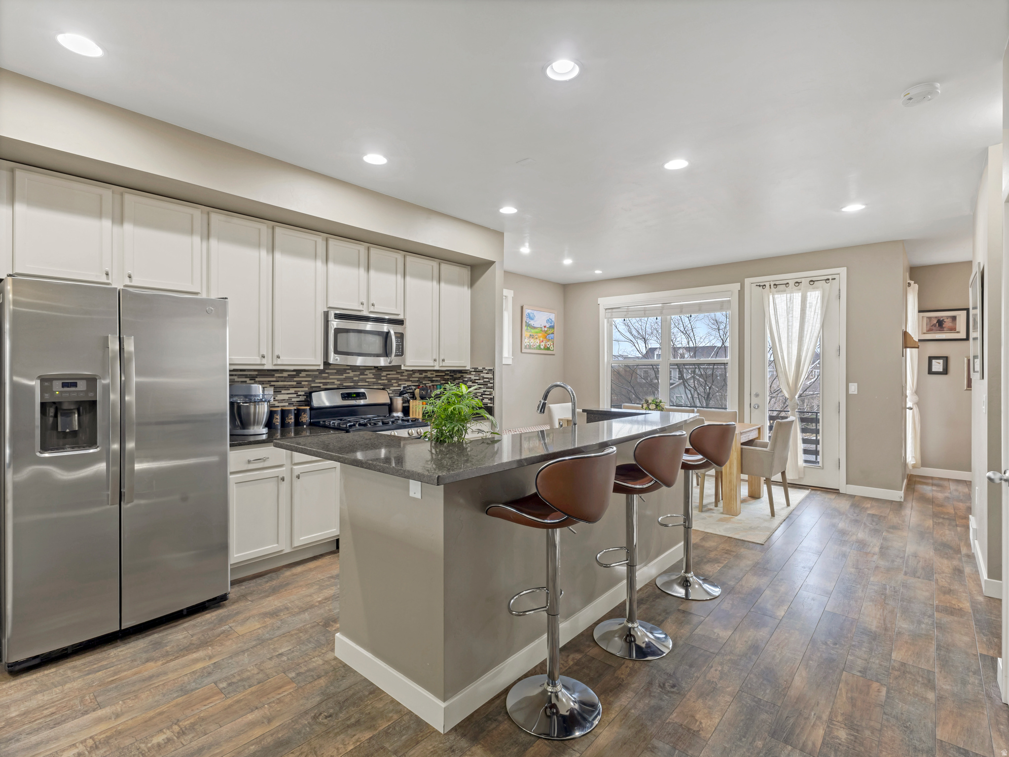 4586 W VERMILLION DR