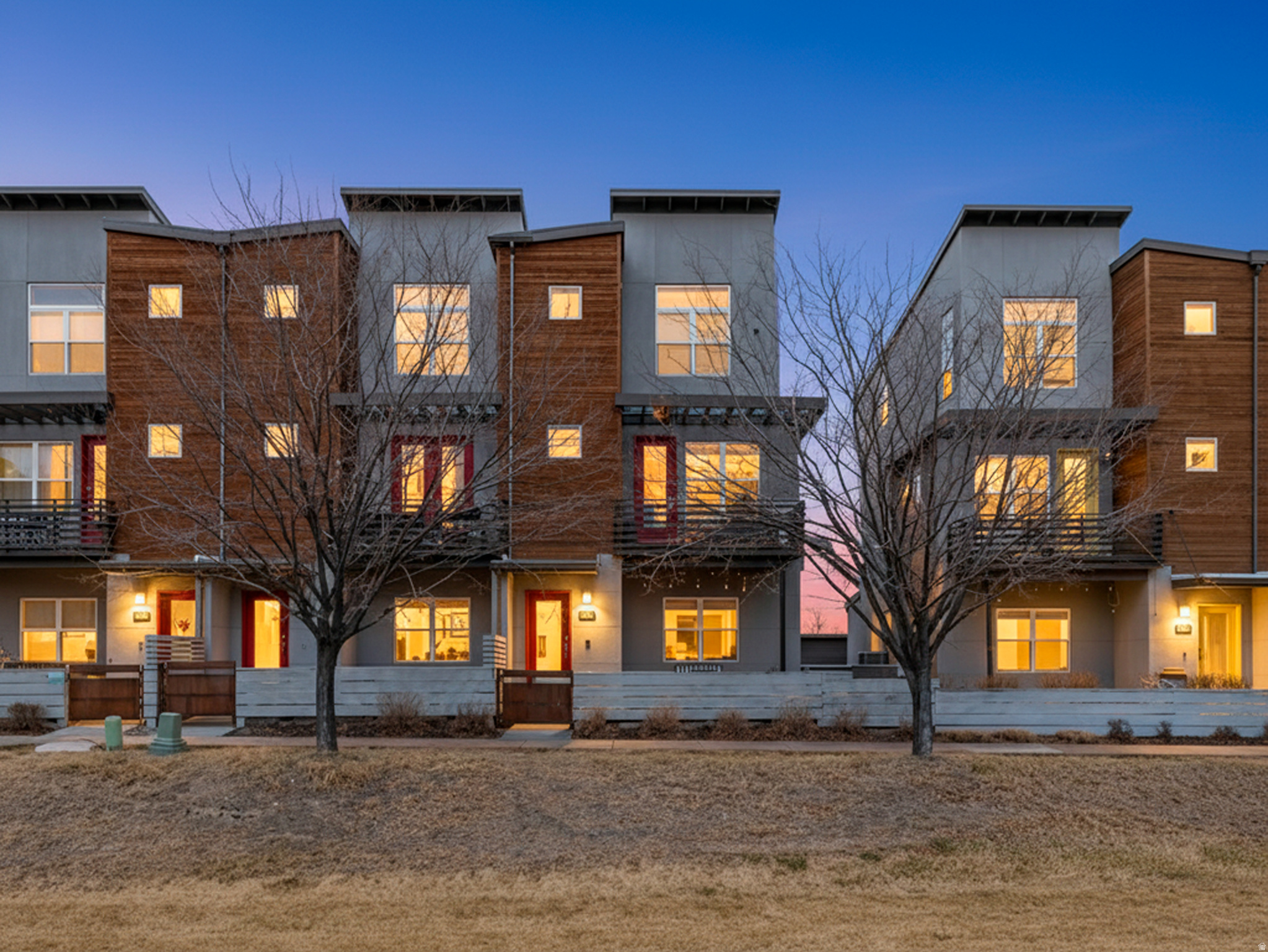 4586 W VERMILLION DR