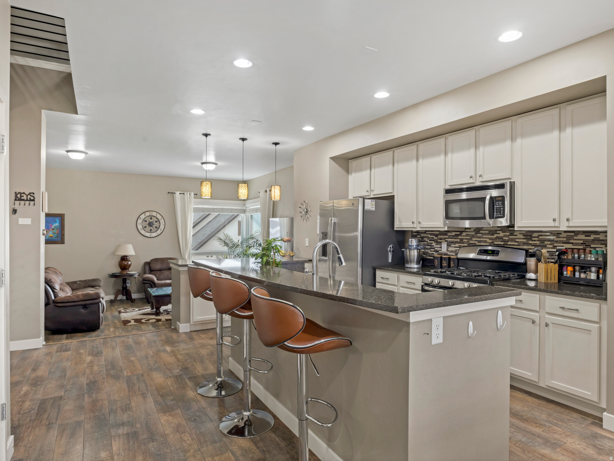 4586 W VERMILLION DR