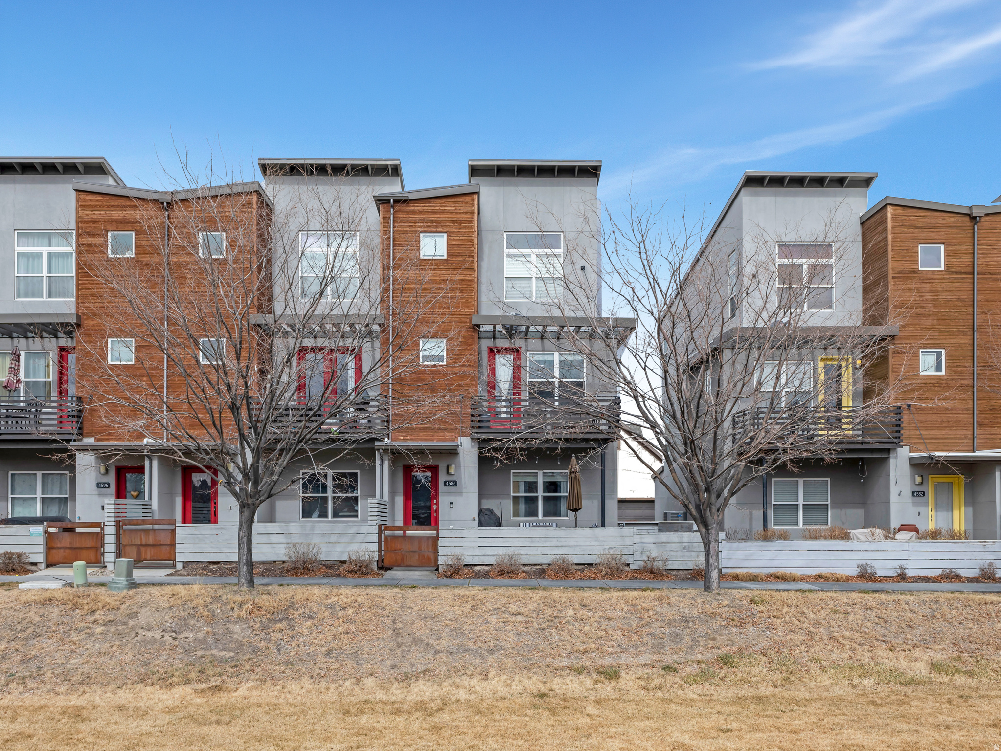 4586 W VERMILLION DR