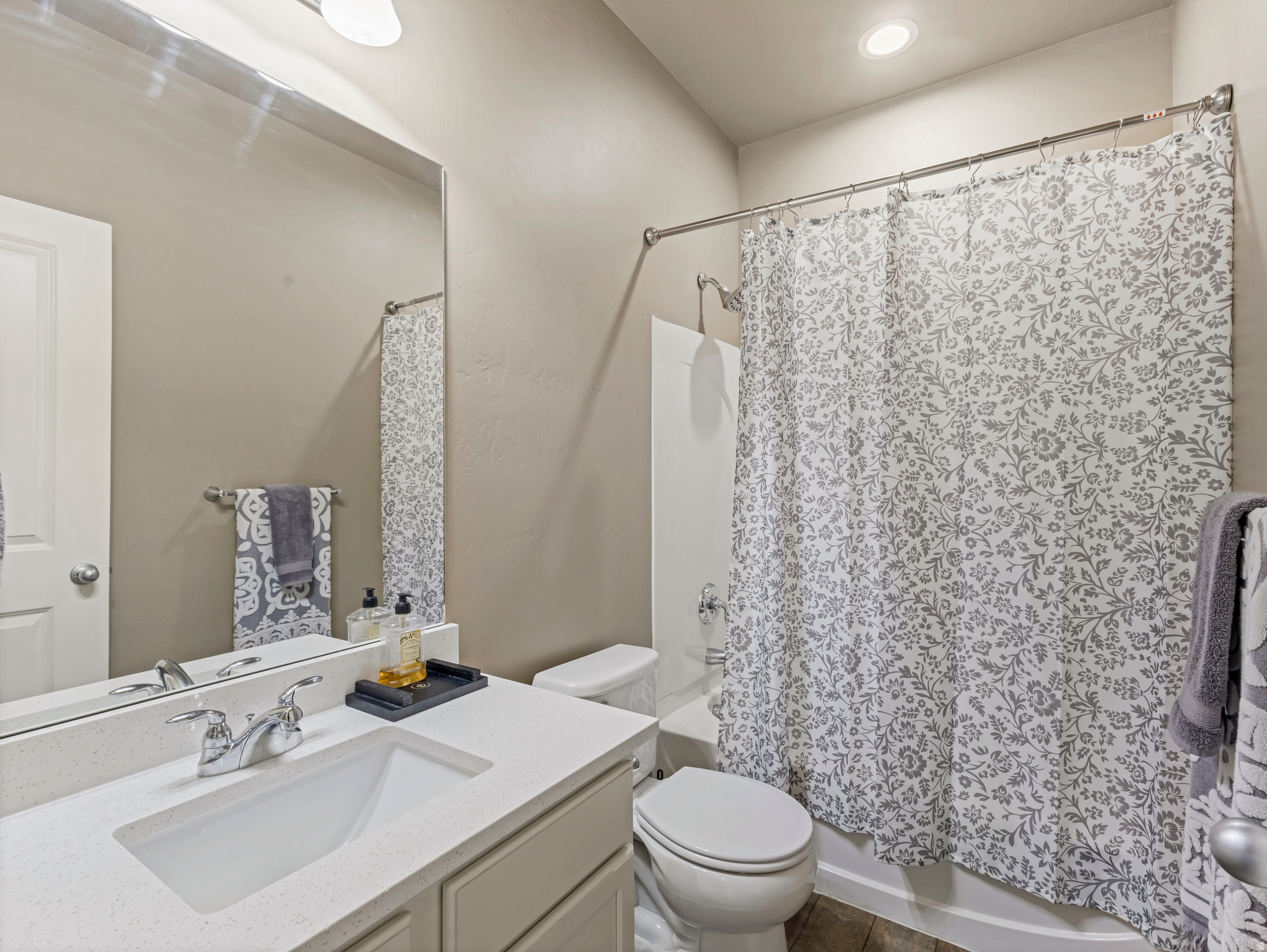 4586 W VERMILLION DR