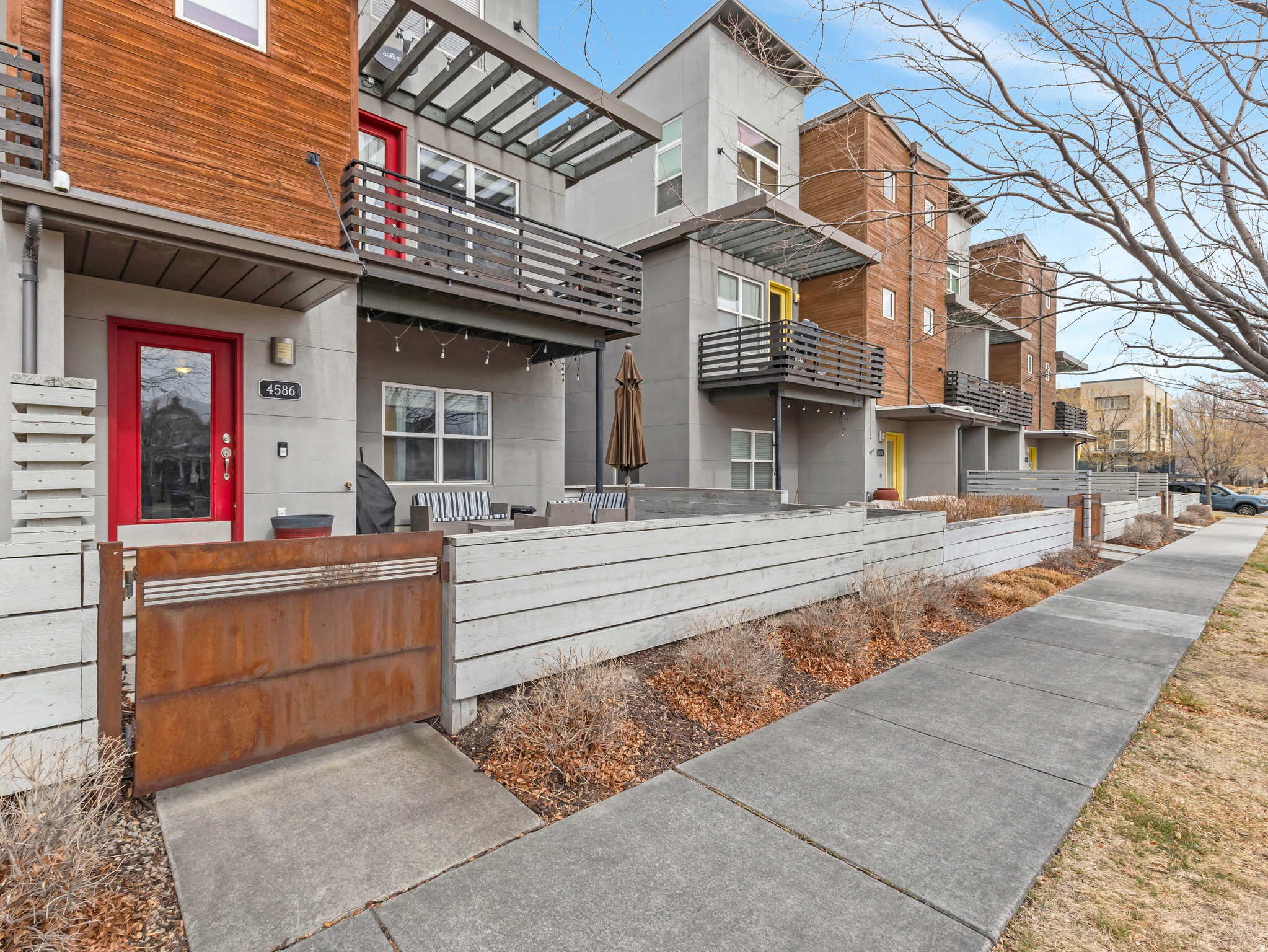 4586 W VERMILLION DR