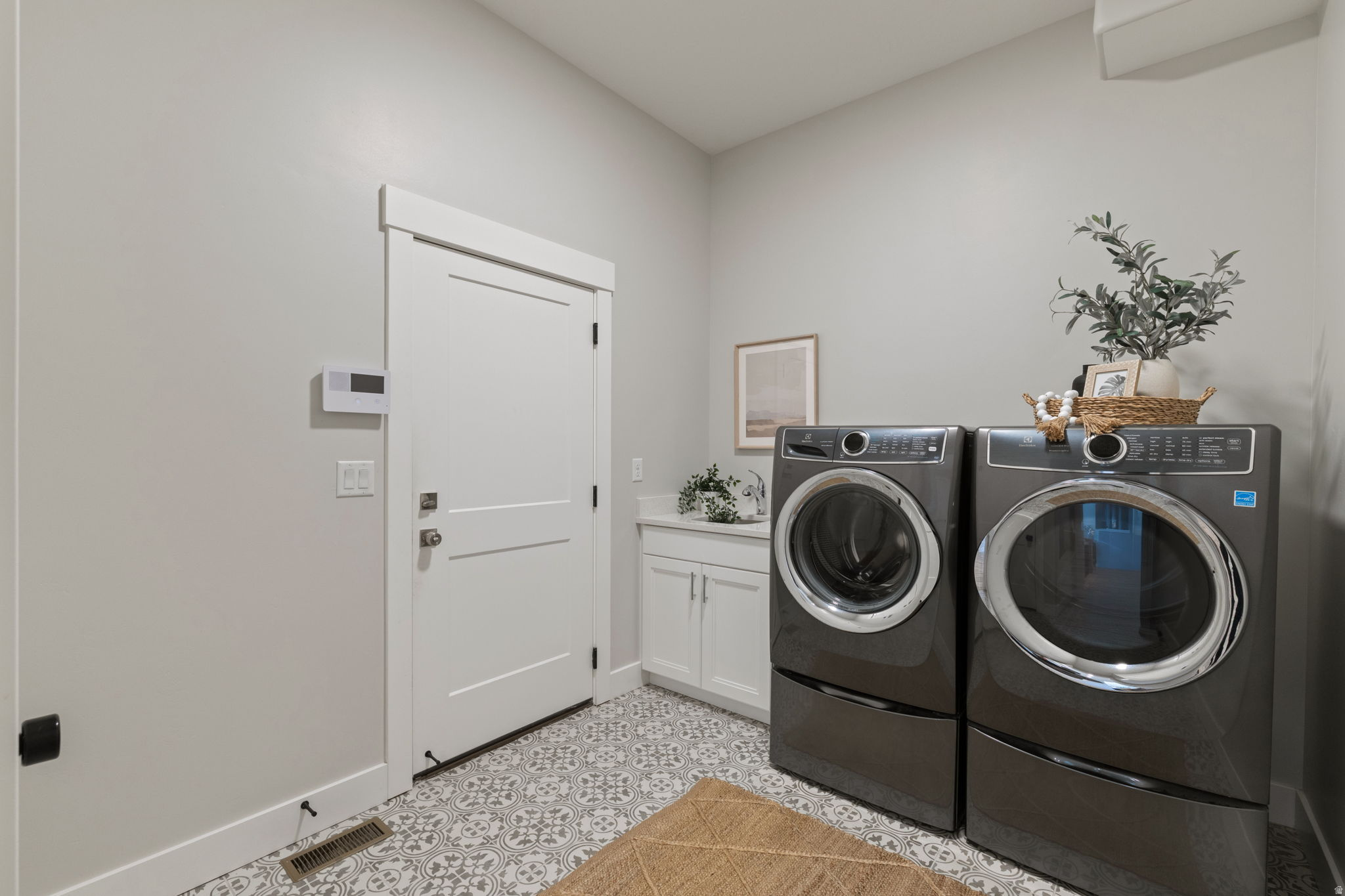 4584 N LA RINGHIERA DR