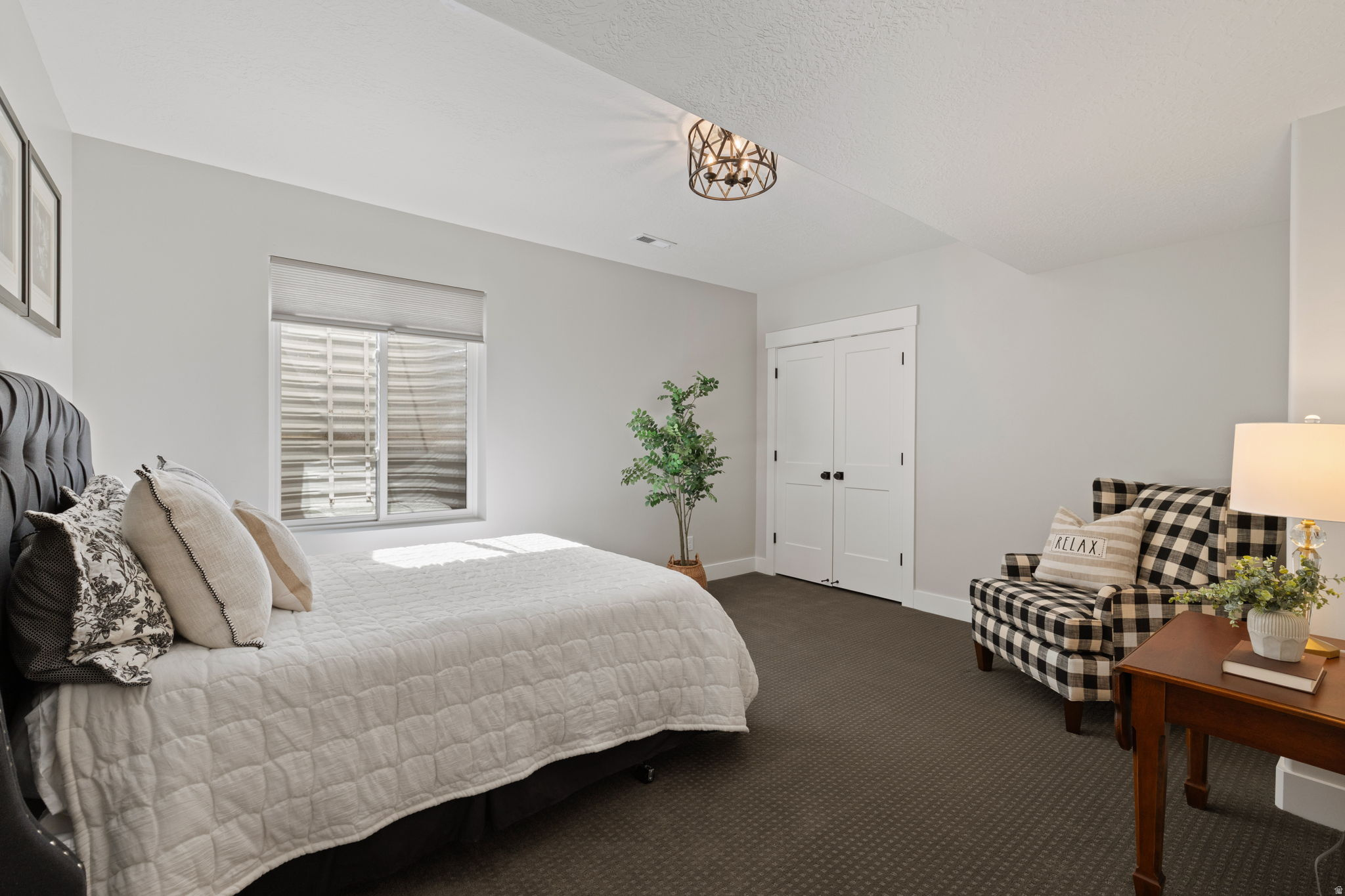 4584 N LA RINGHIERA DR