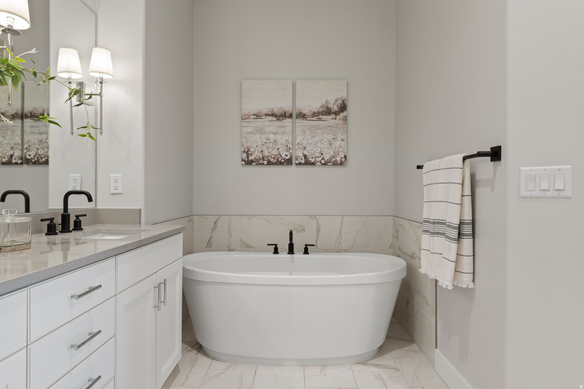 4584 N LA RINGHIERA DR