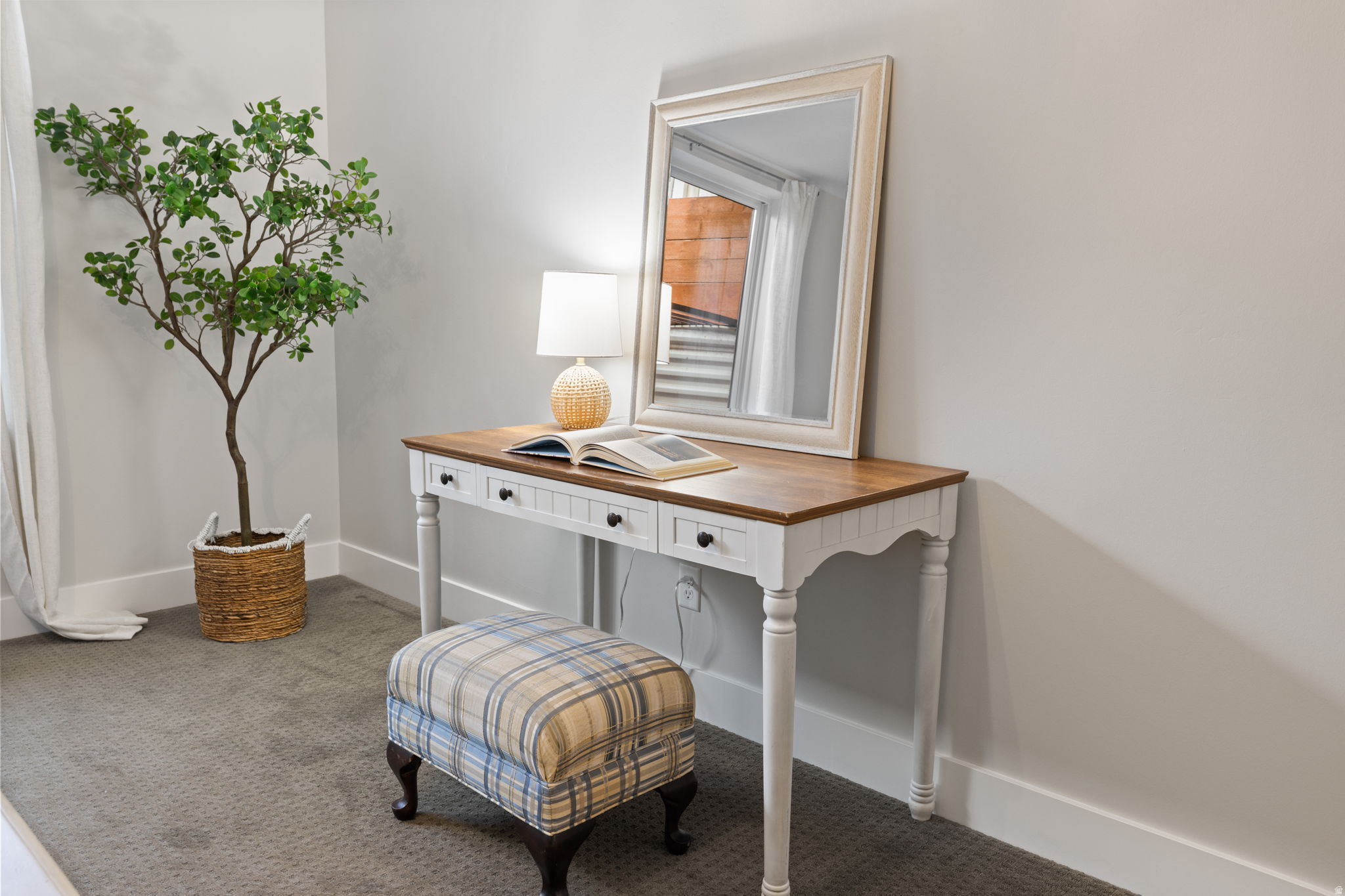 4584 N LA RINGHIERA DR