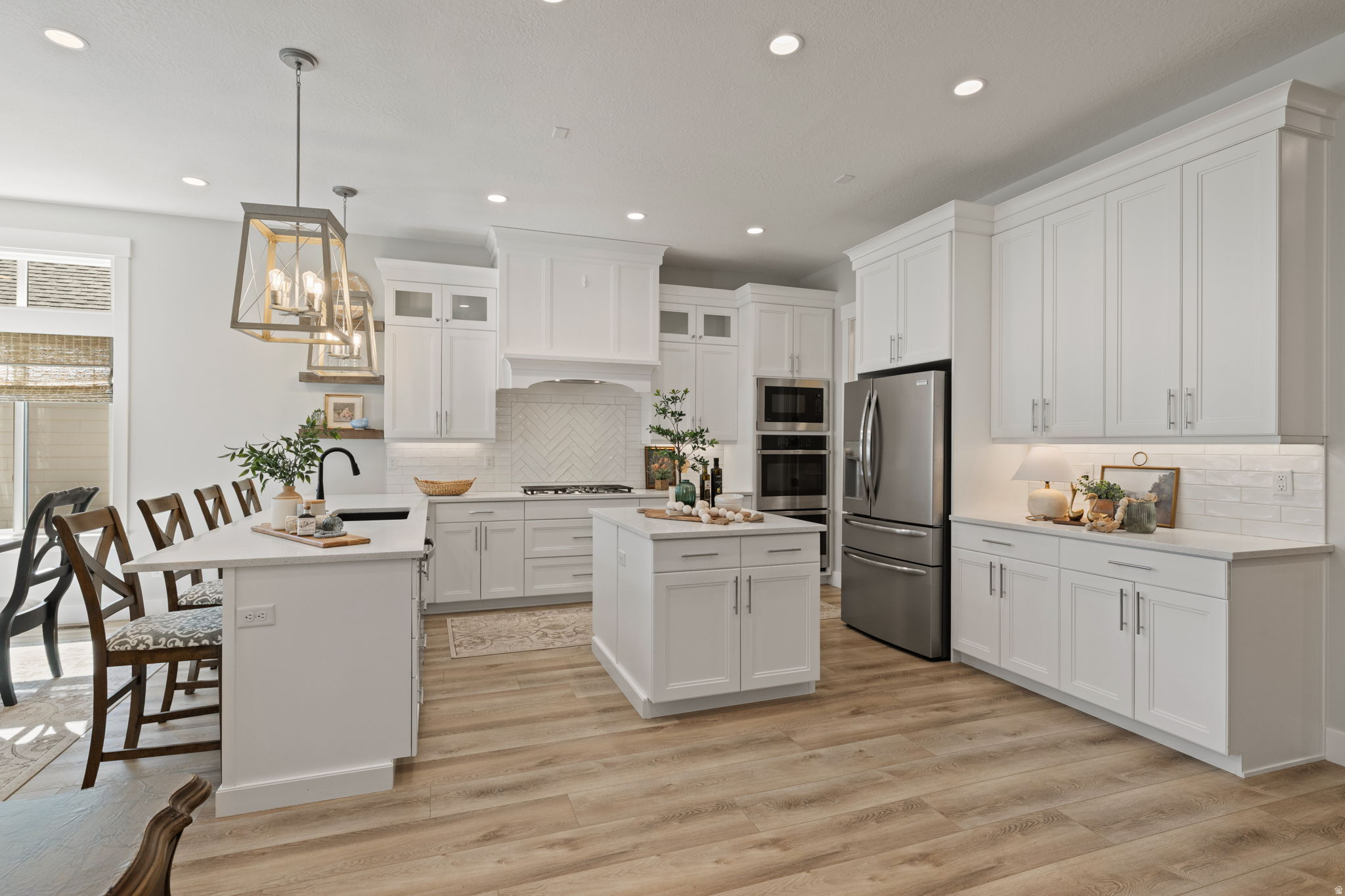 4584 N LA RINGHIERA DR