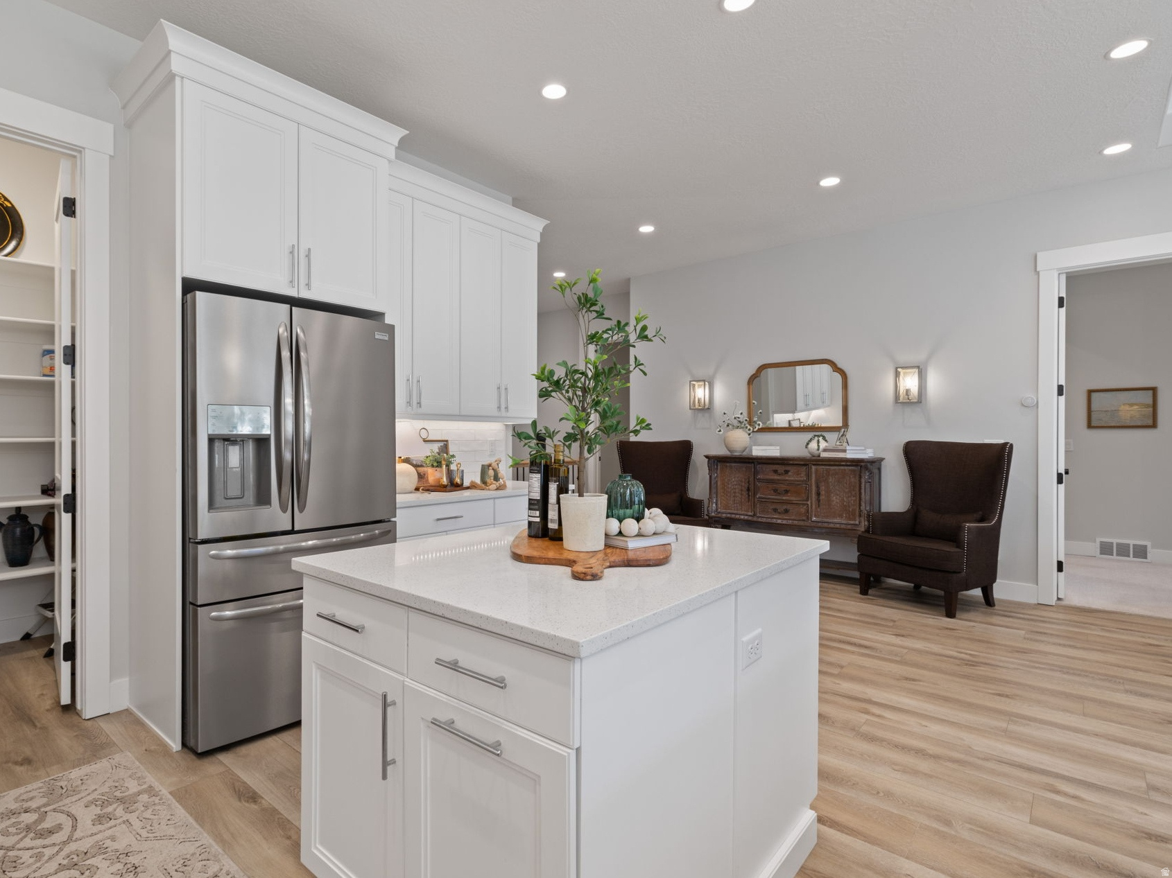 4584 N LA RINGHIERA DR