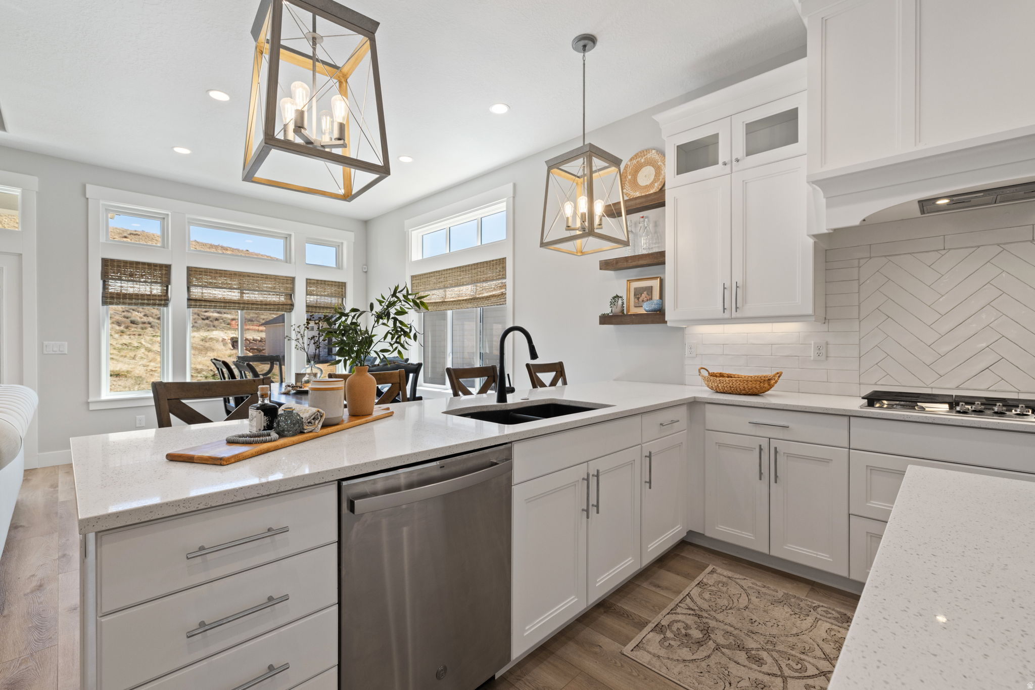 4584 N LA RINGHIERA DR