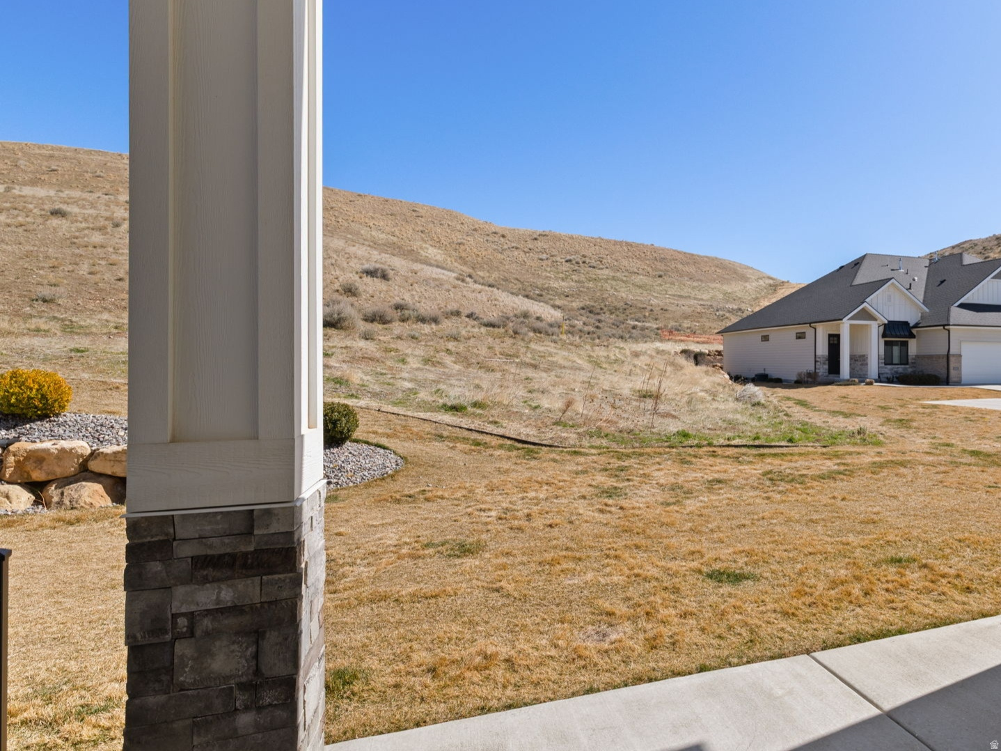 4584 N LA RINGHIERA DR