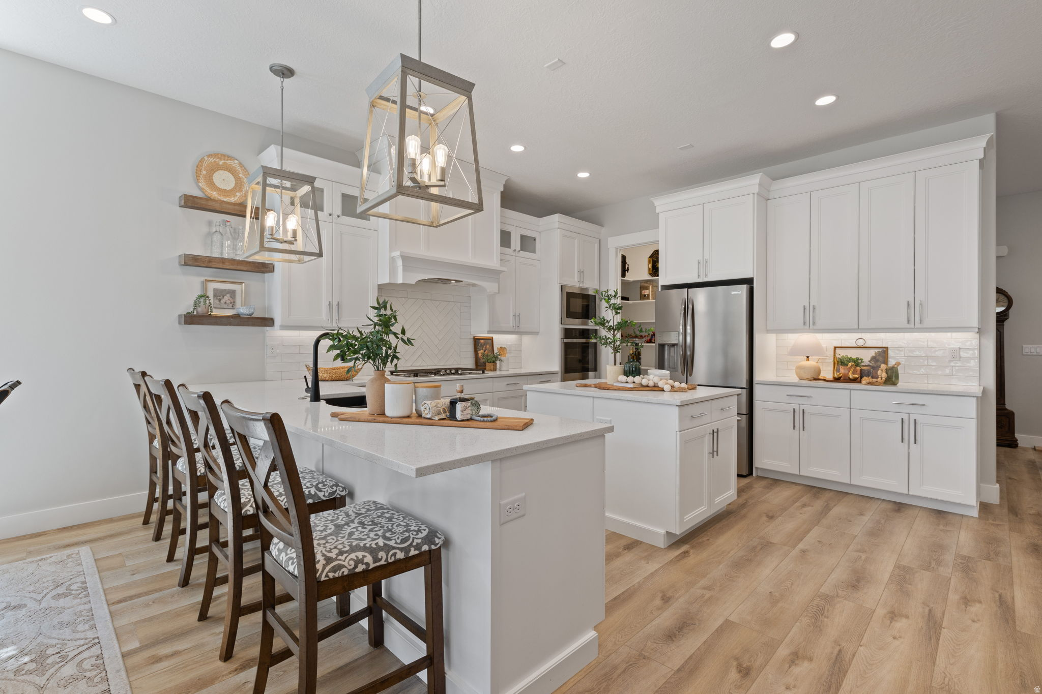 4584 N LA RINGHIERA DR