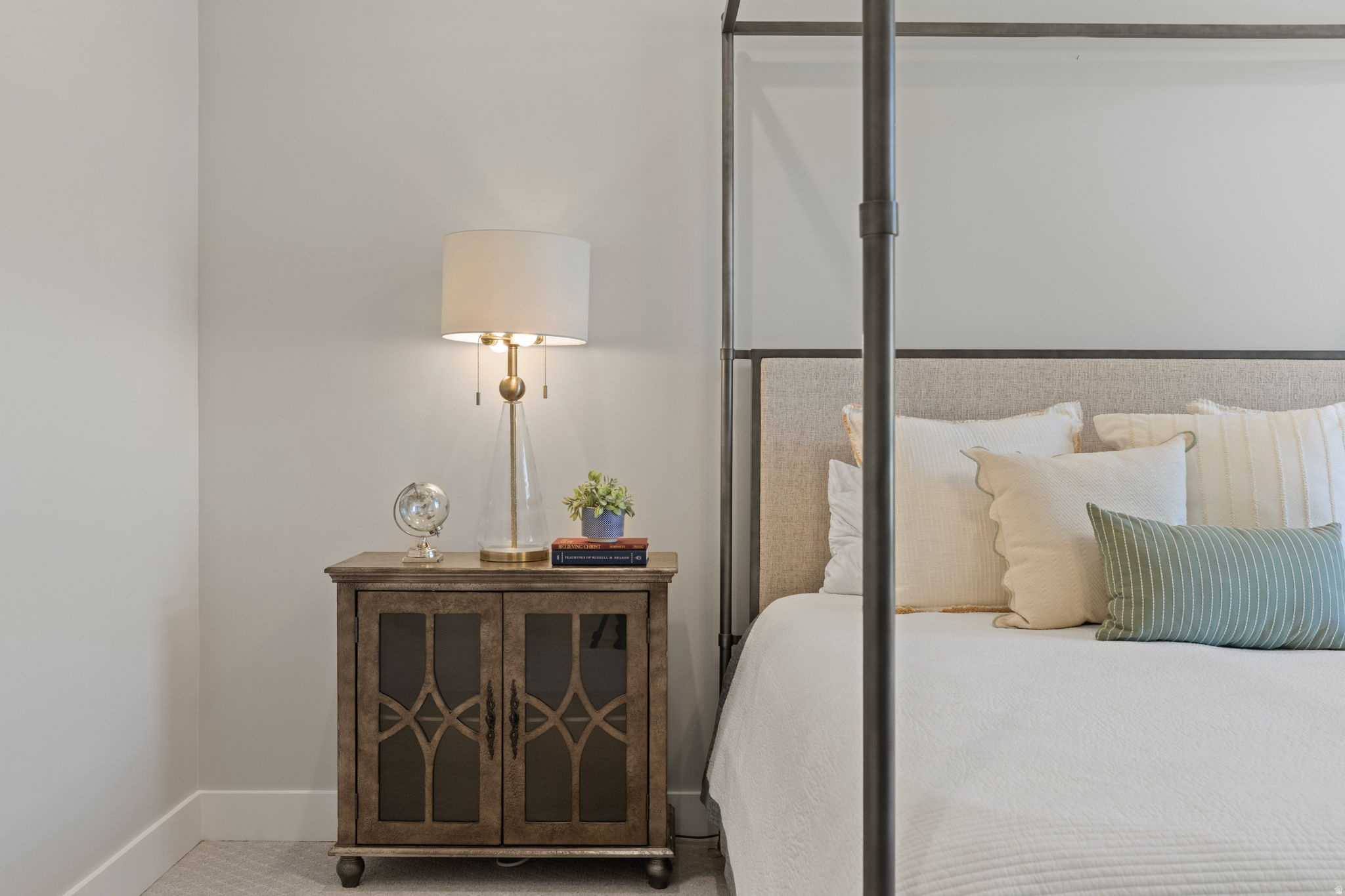 4584 N LA RINGHIERA DR