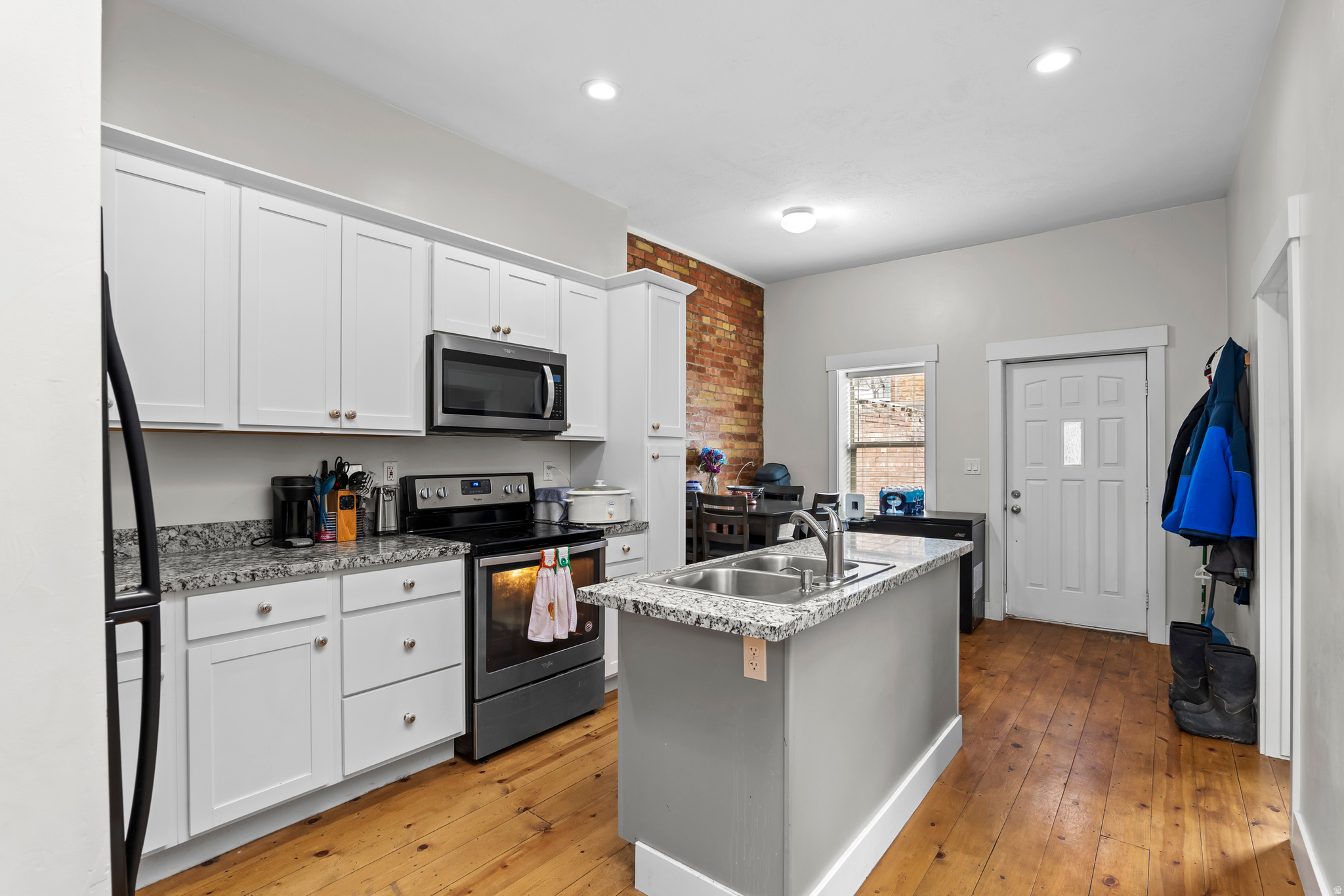 317 W MAIN ST