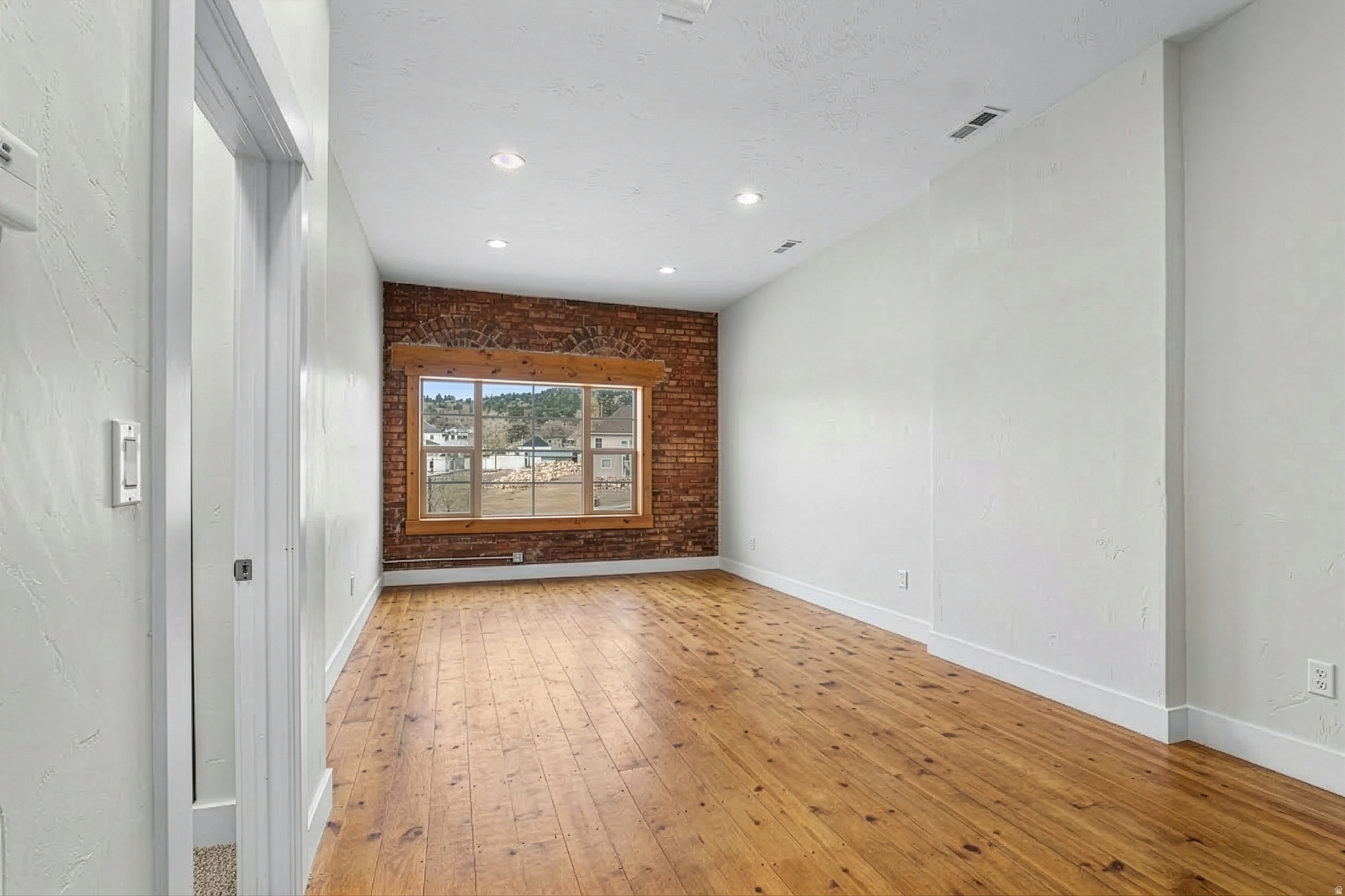 317 W MAIN ST