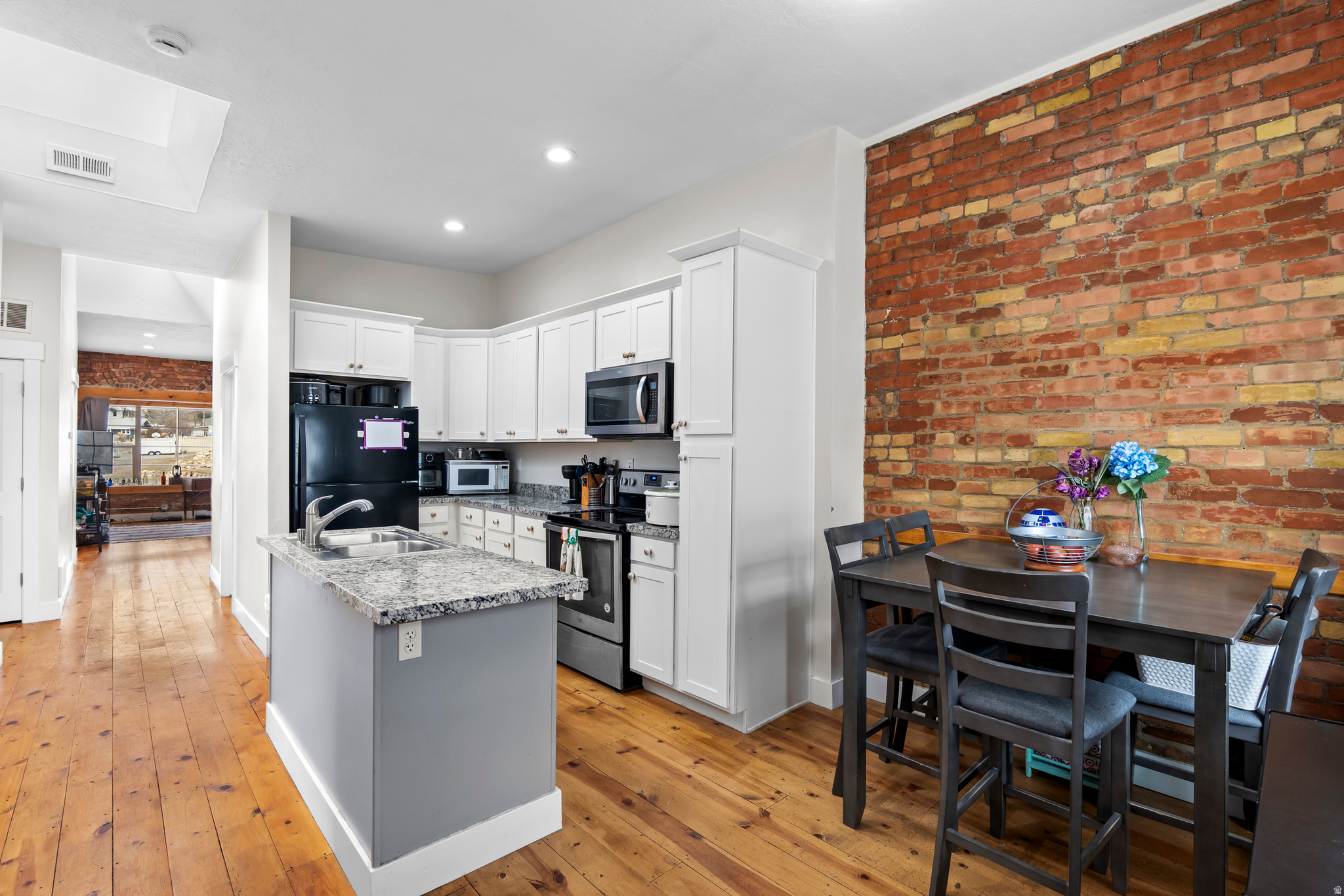 317 W MAIN ST