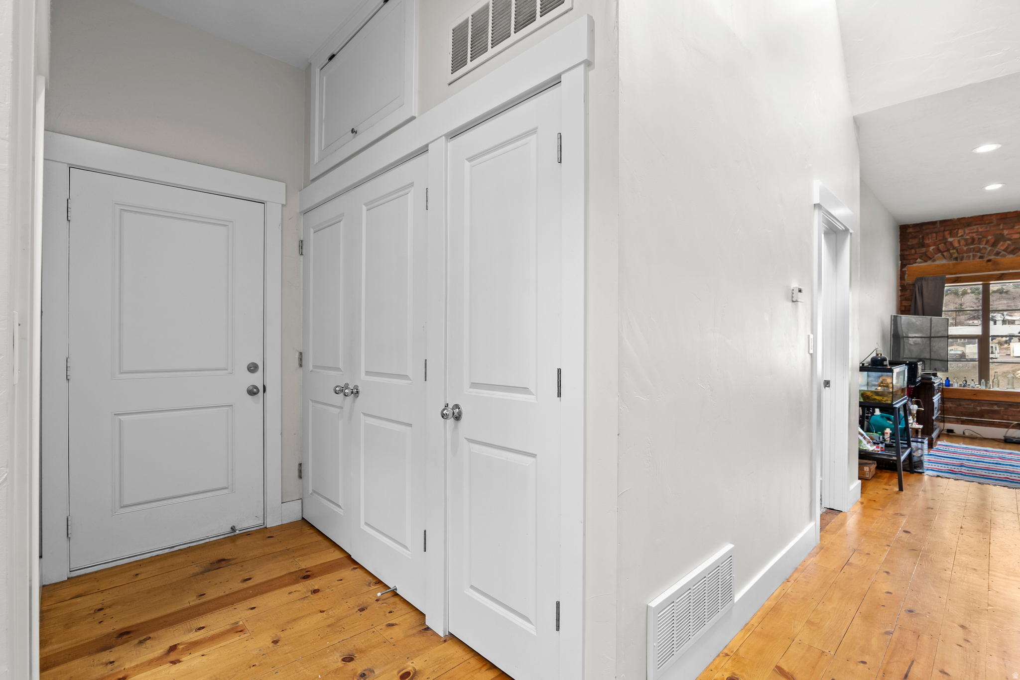 317 W MAIN ST