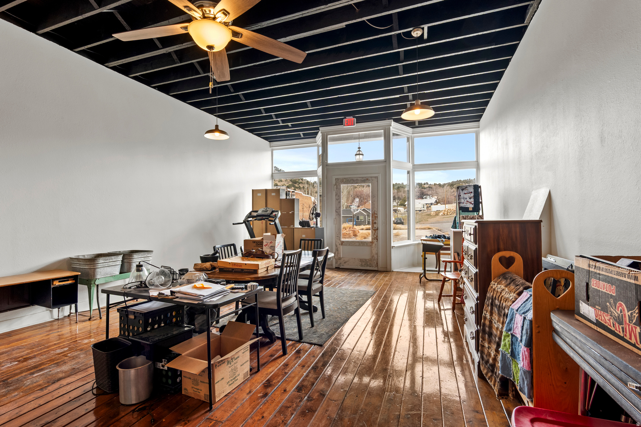 317 W MAIN ST