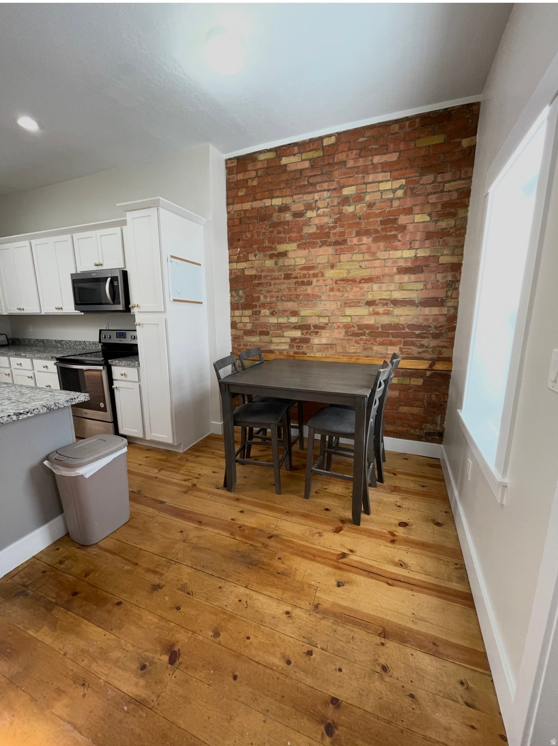 317 W MAIN ST