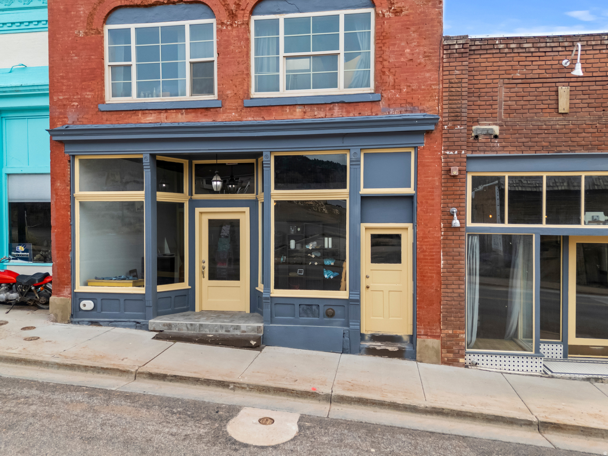 317 W MAIN ST
