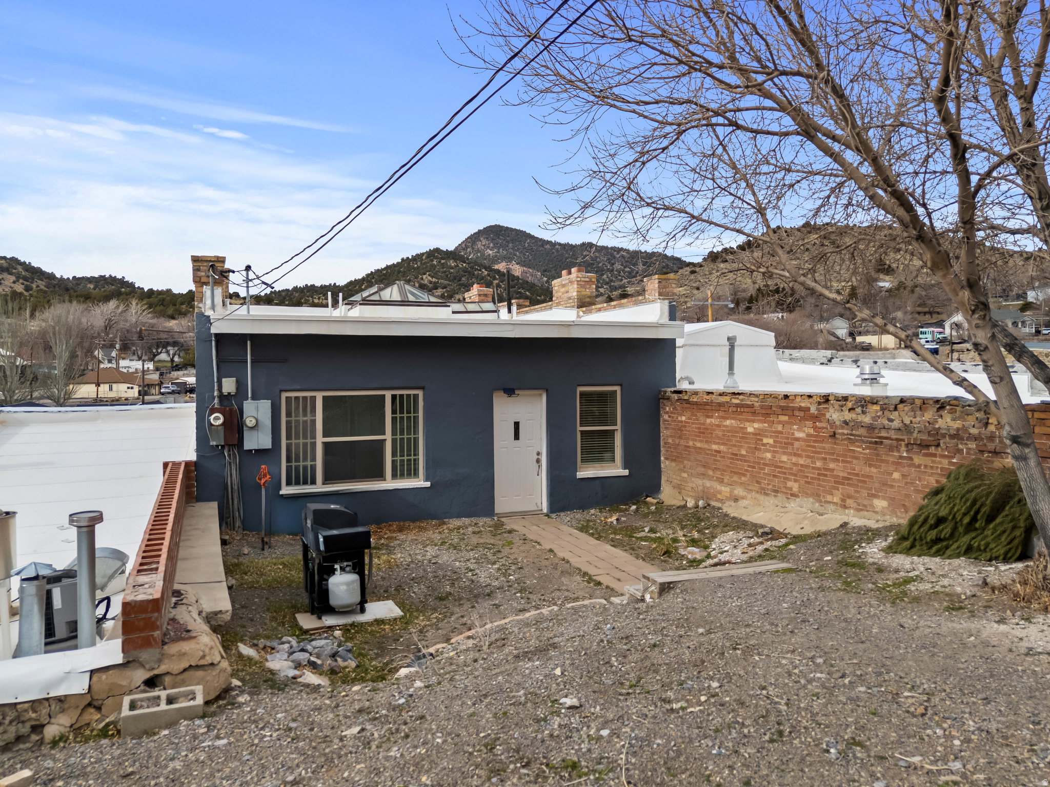 317 W MAIN ST