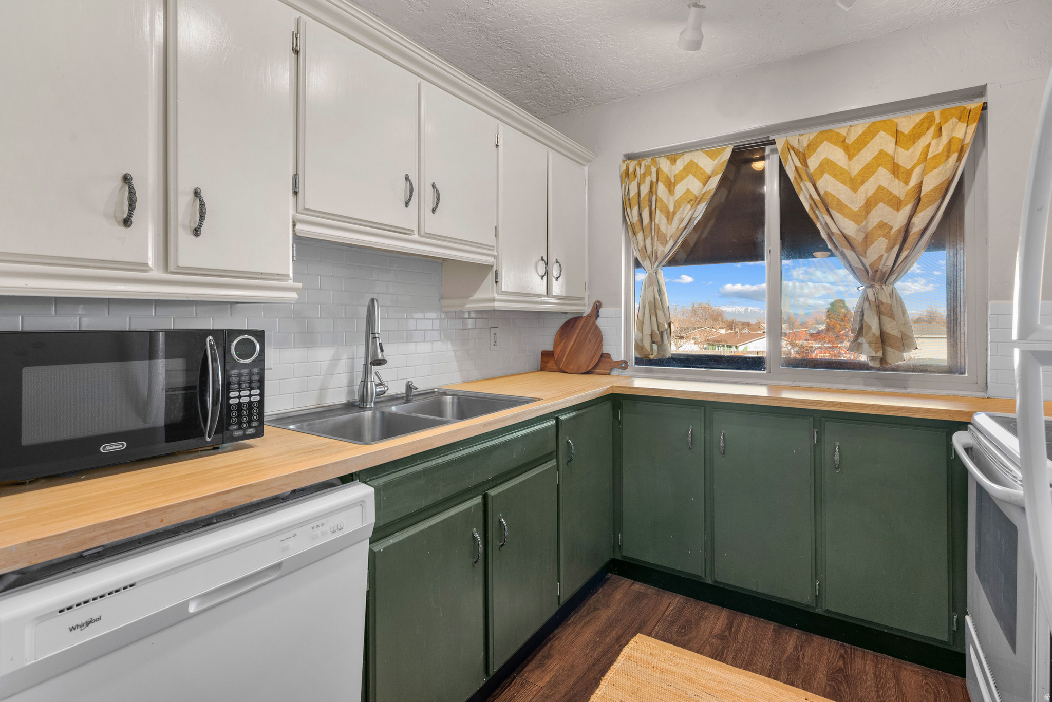 249 W GARDEN PARK