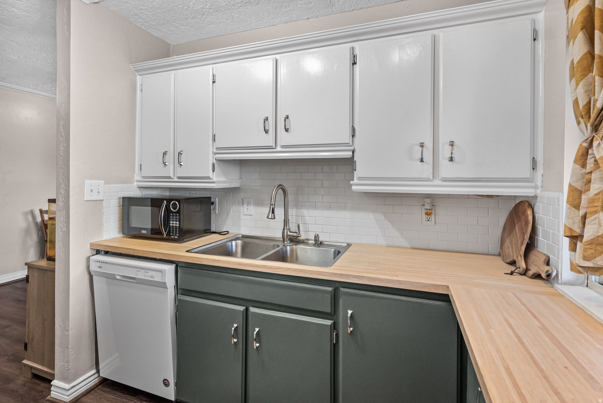 249 W GARDEN PARK