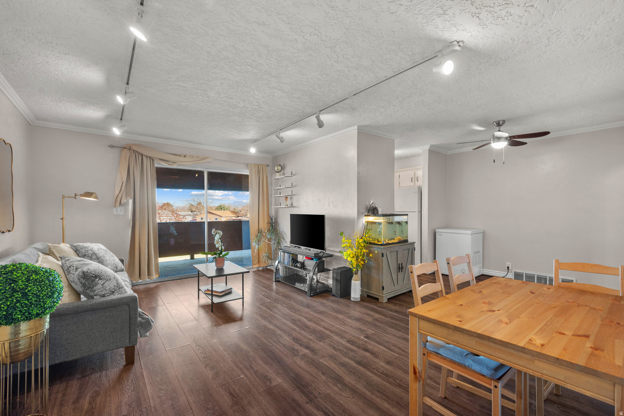 249 W GARDEN PARK