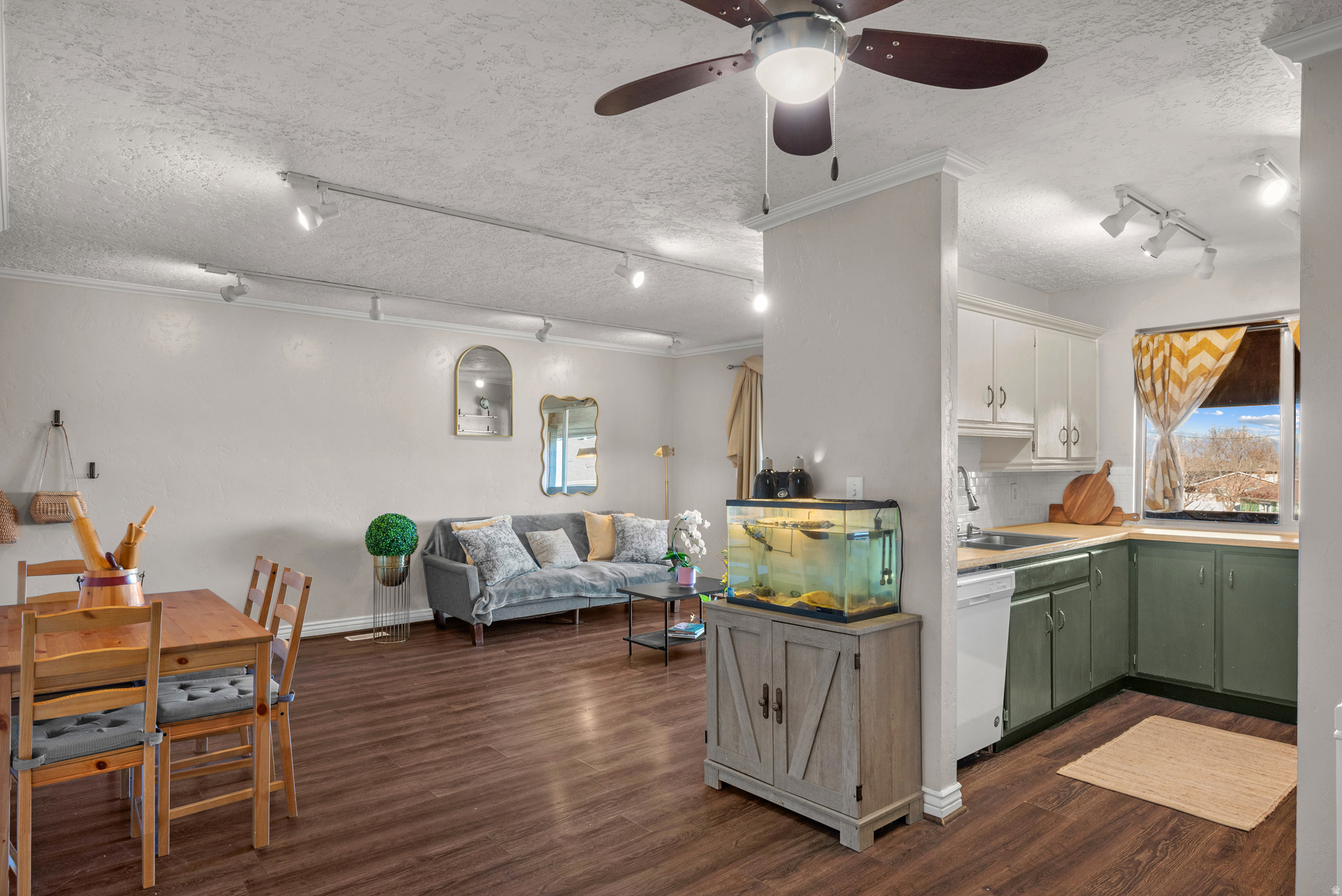 249 W GARDEN PARK