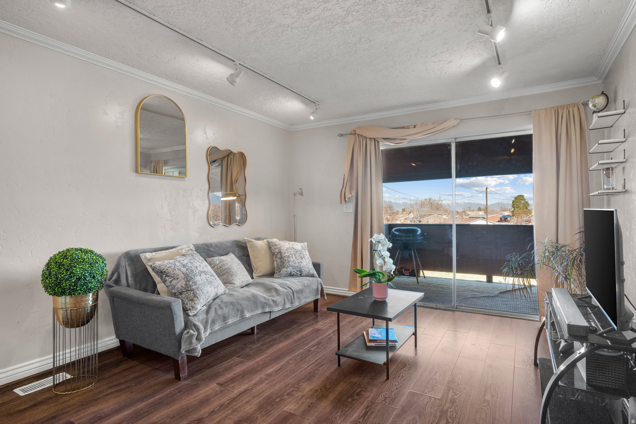 249 W GARDEN PARK