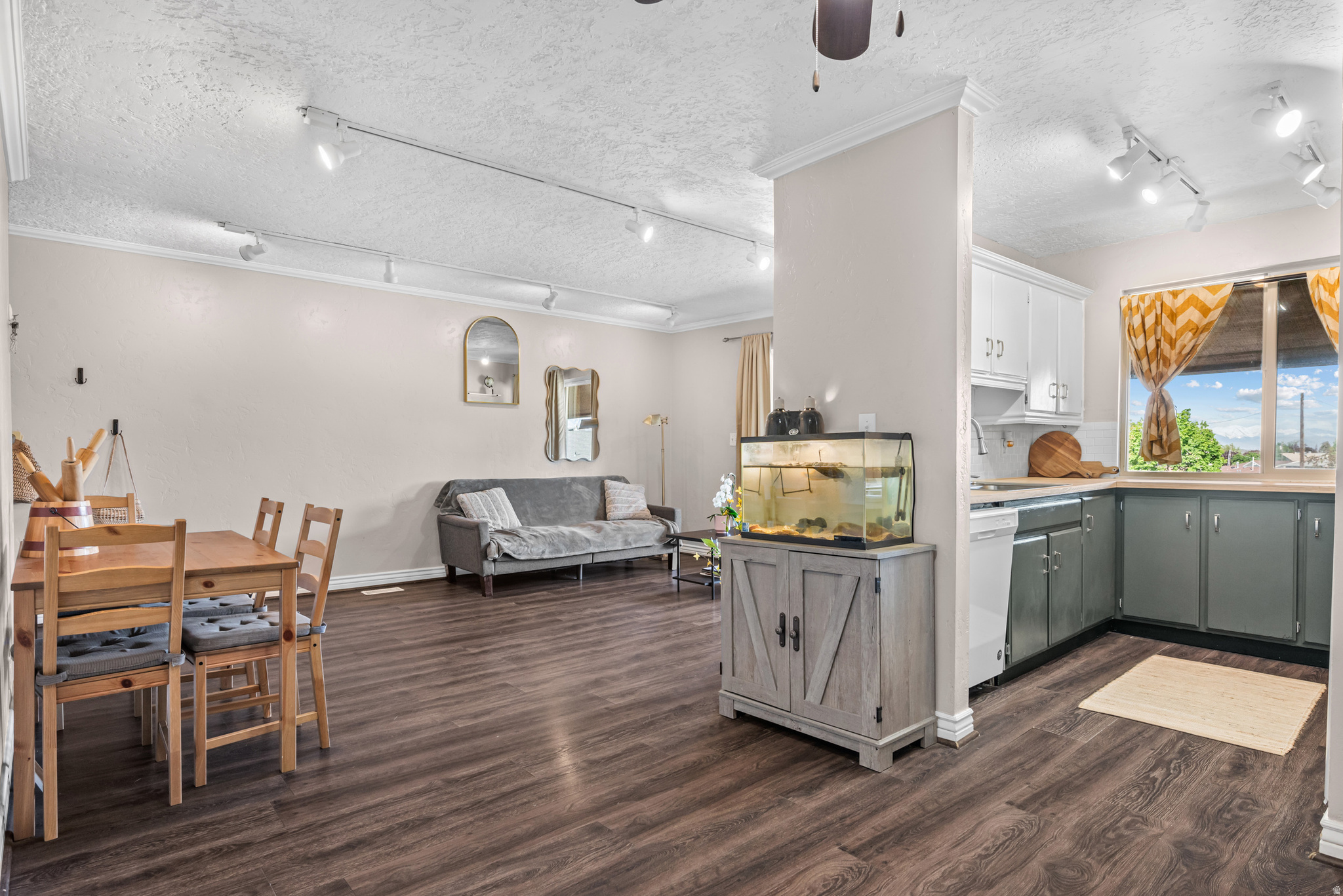 249 W GARDEN PARK