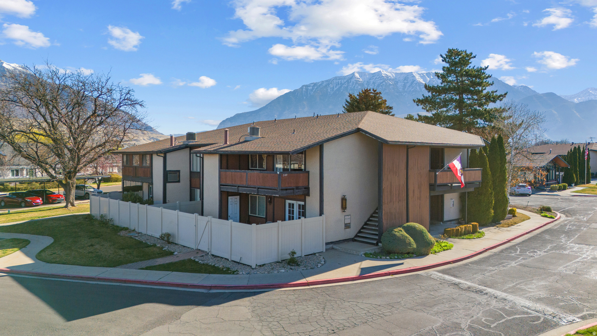 249 W GARDEN PARK