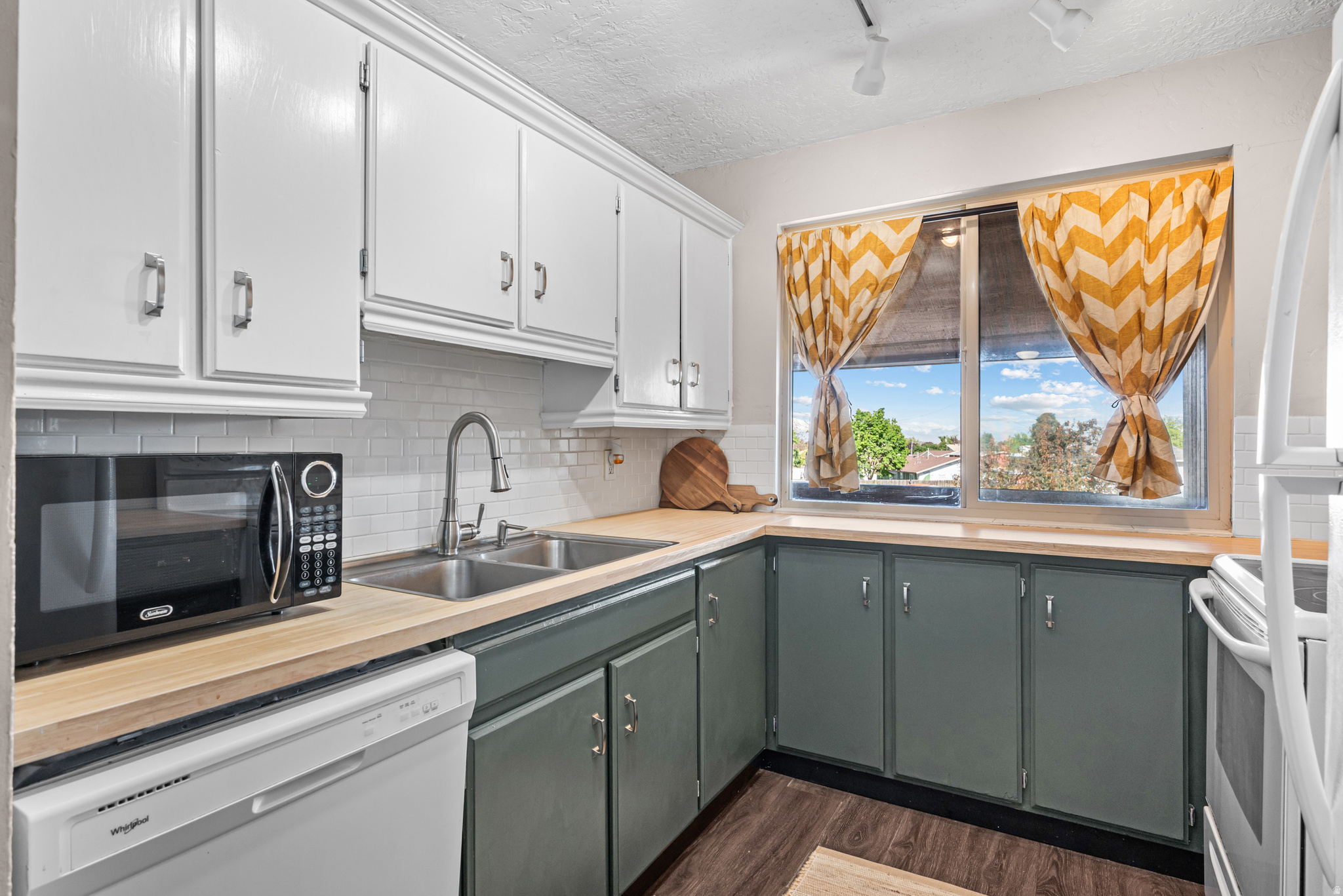 249 W GARDEN PARK