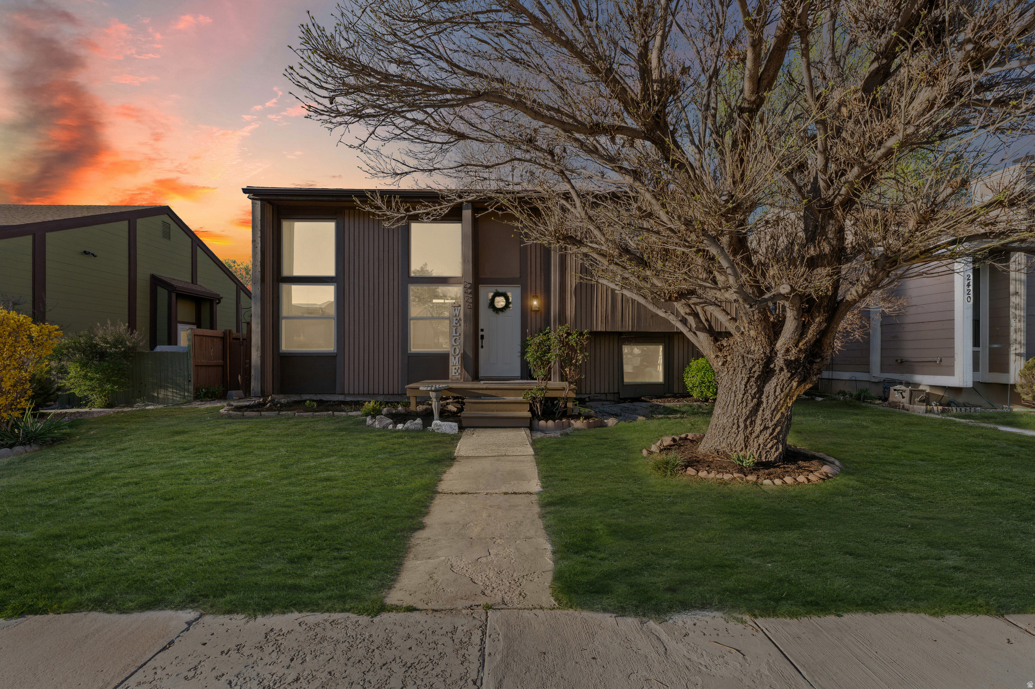 2426 W HARDROCK DR