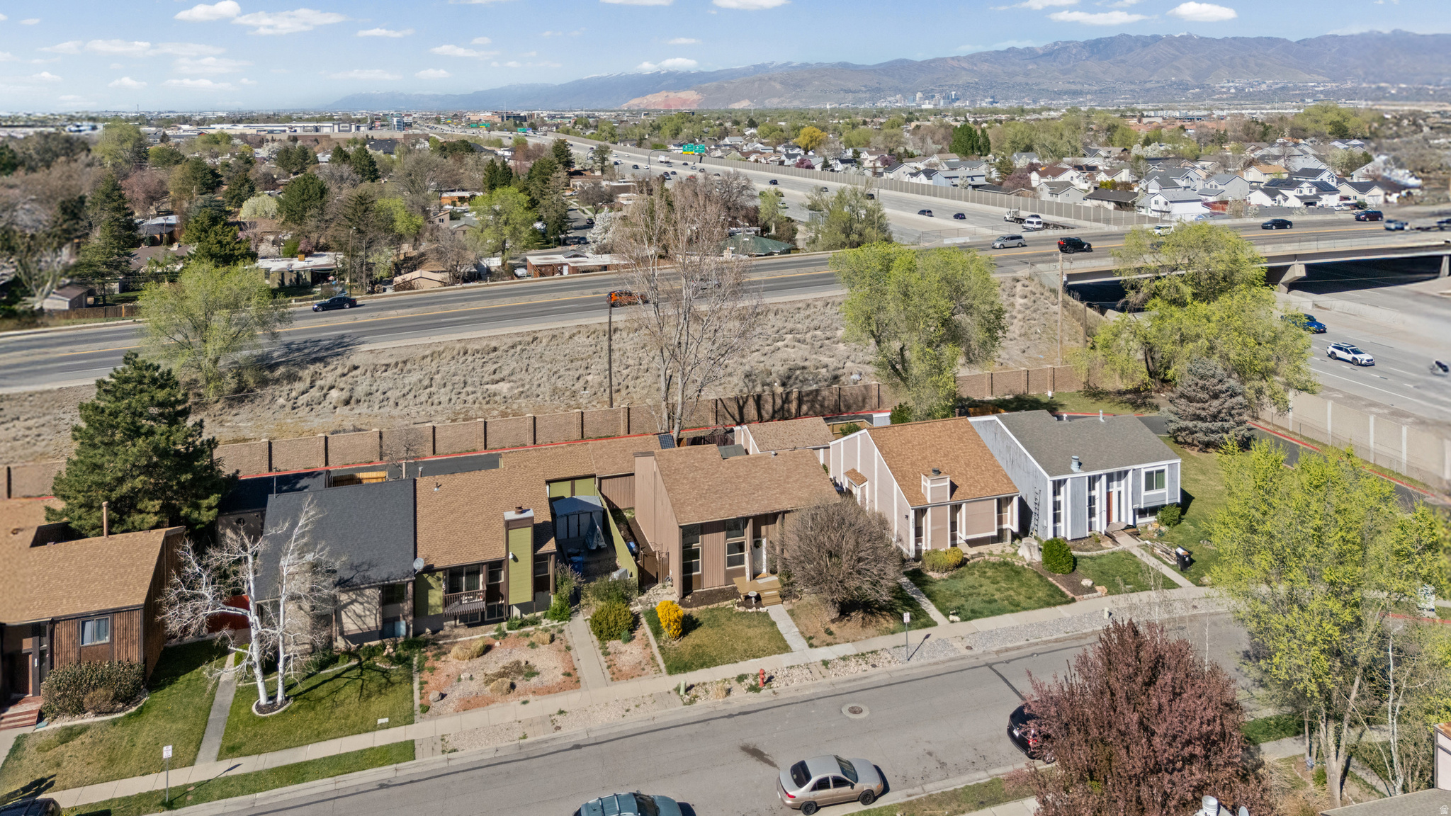 2426 W HARDROCK DR