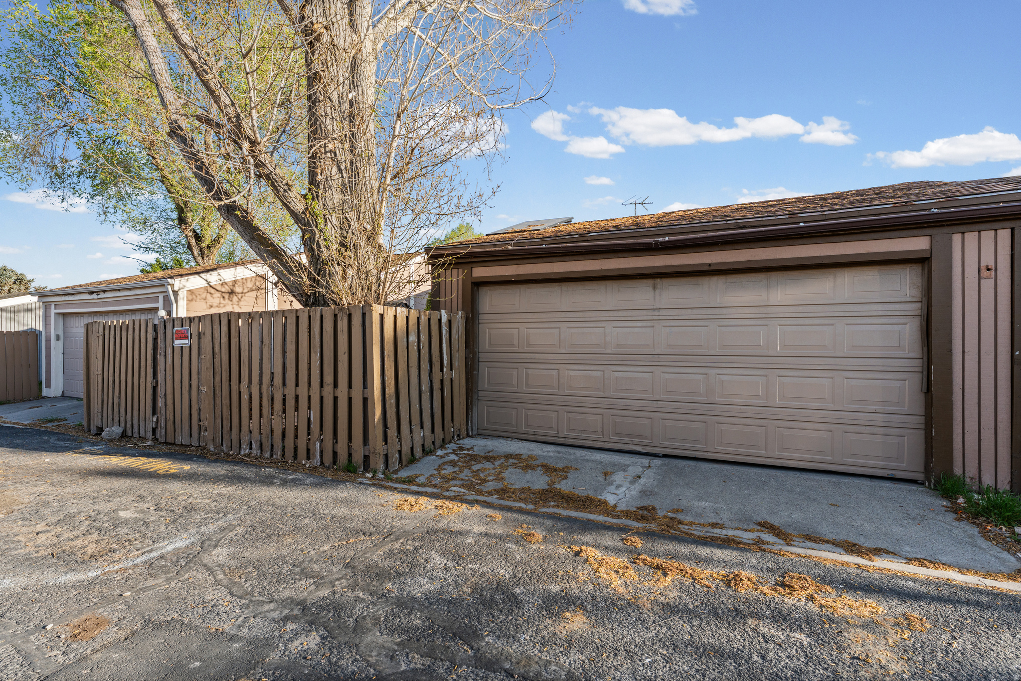 2426 W HARDROCK DR