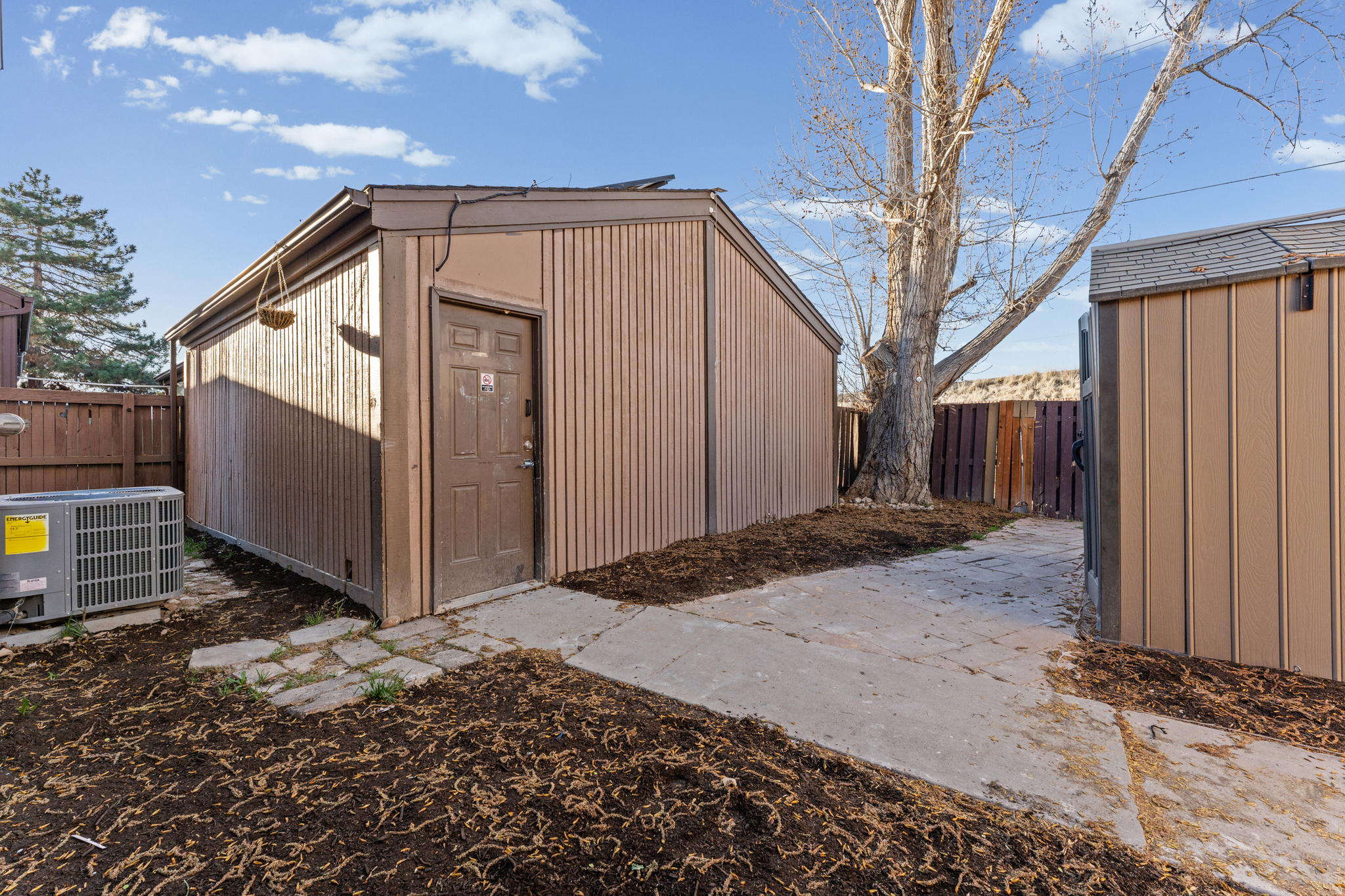 2426 W HARDROCK DR