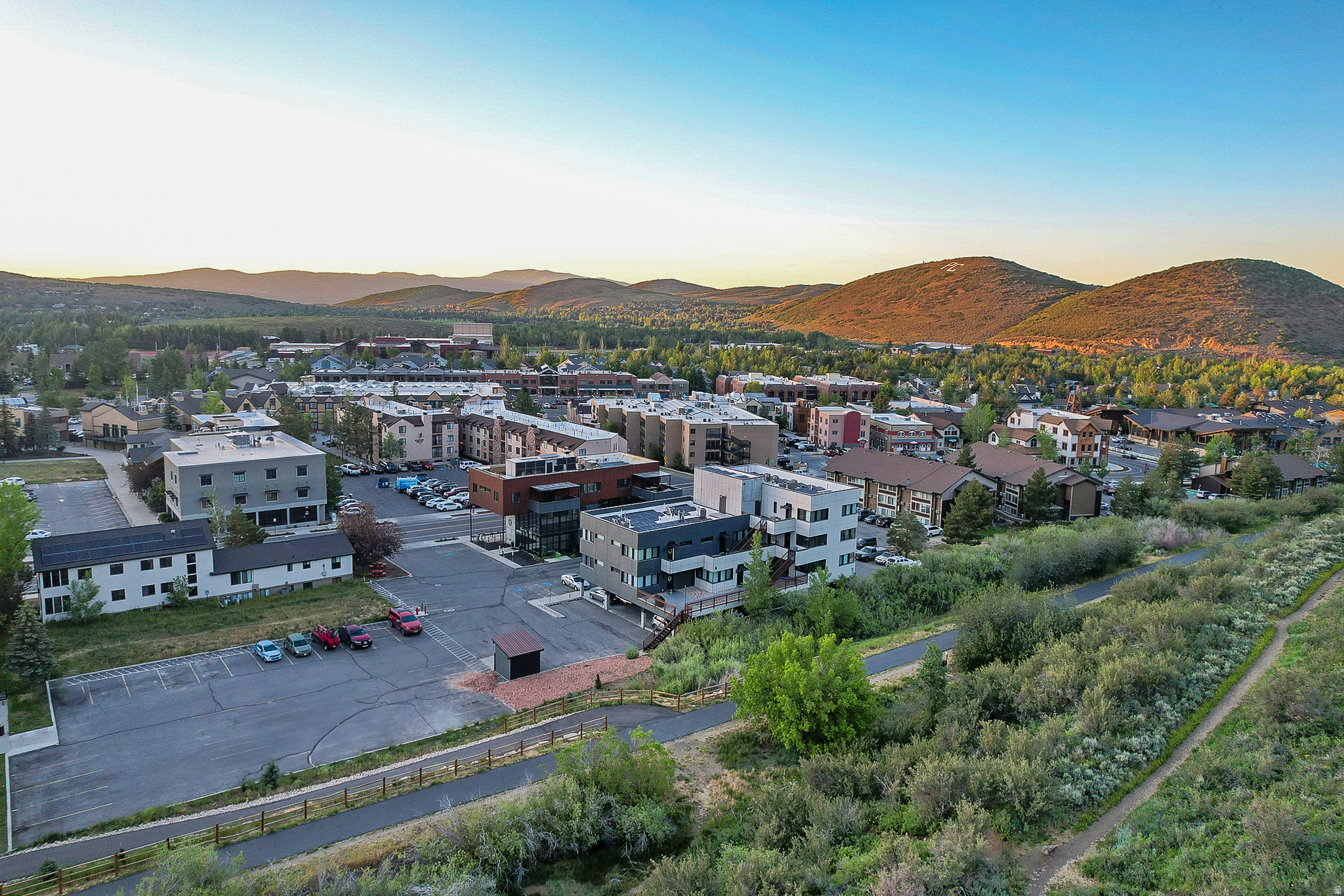 1940 PROSPECTOR AVE #120