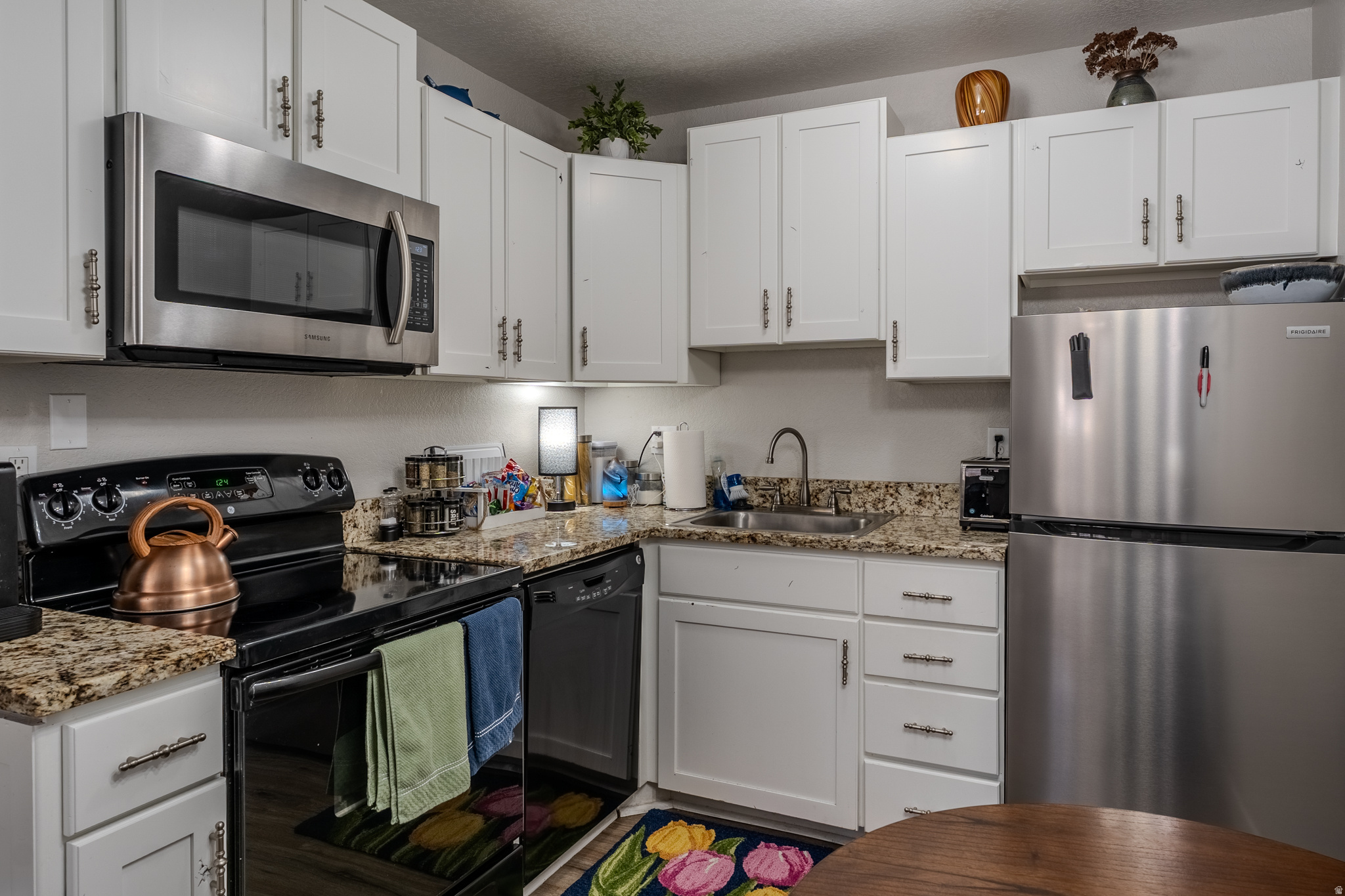 1940 PROSPECTOR AVE #120