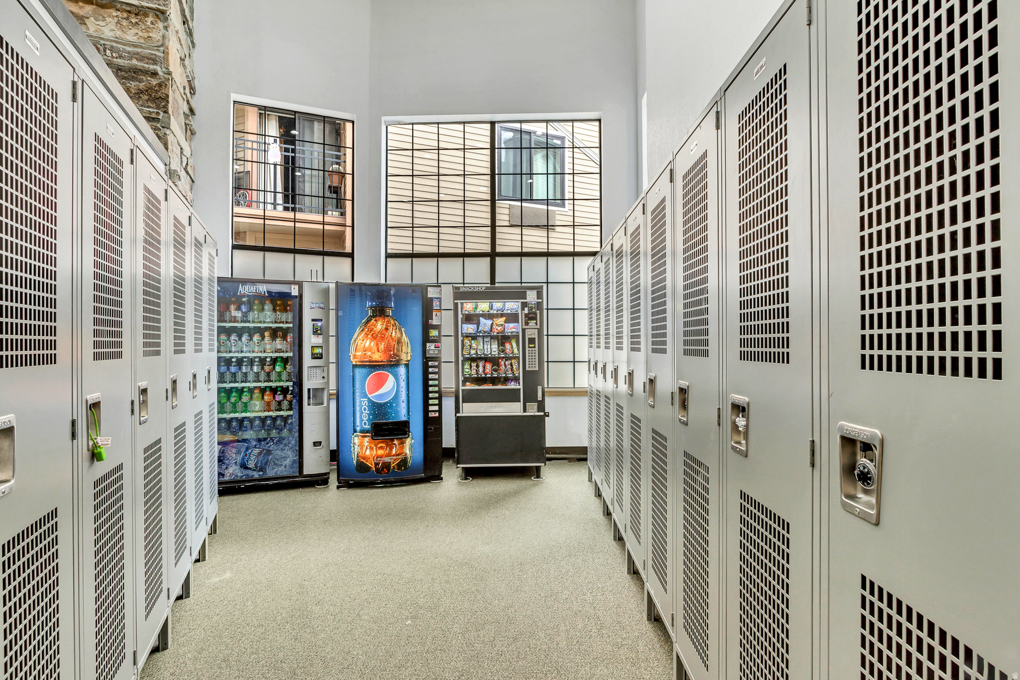 1940 PROSPECTOR AVE #120