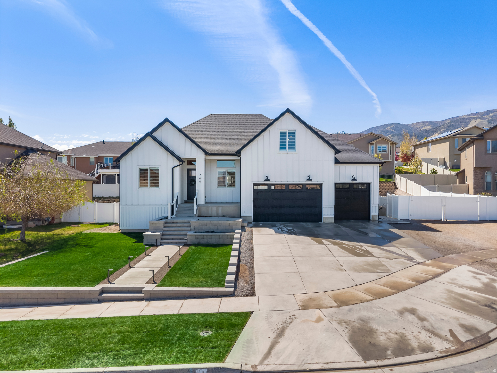 244 W COLUMBINE CIR