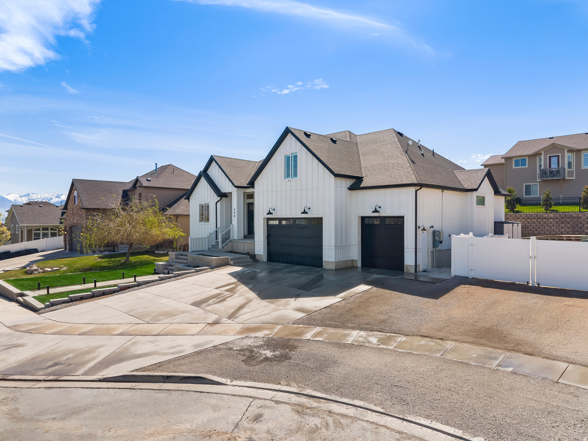 244 W COLUMBINE CIR