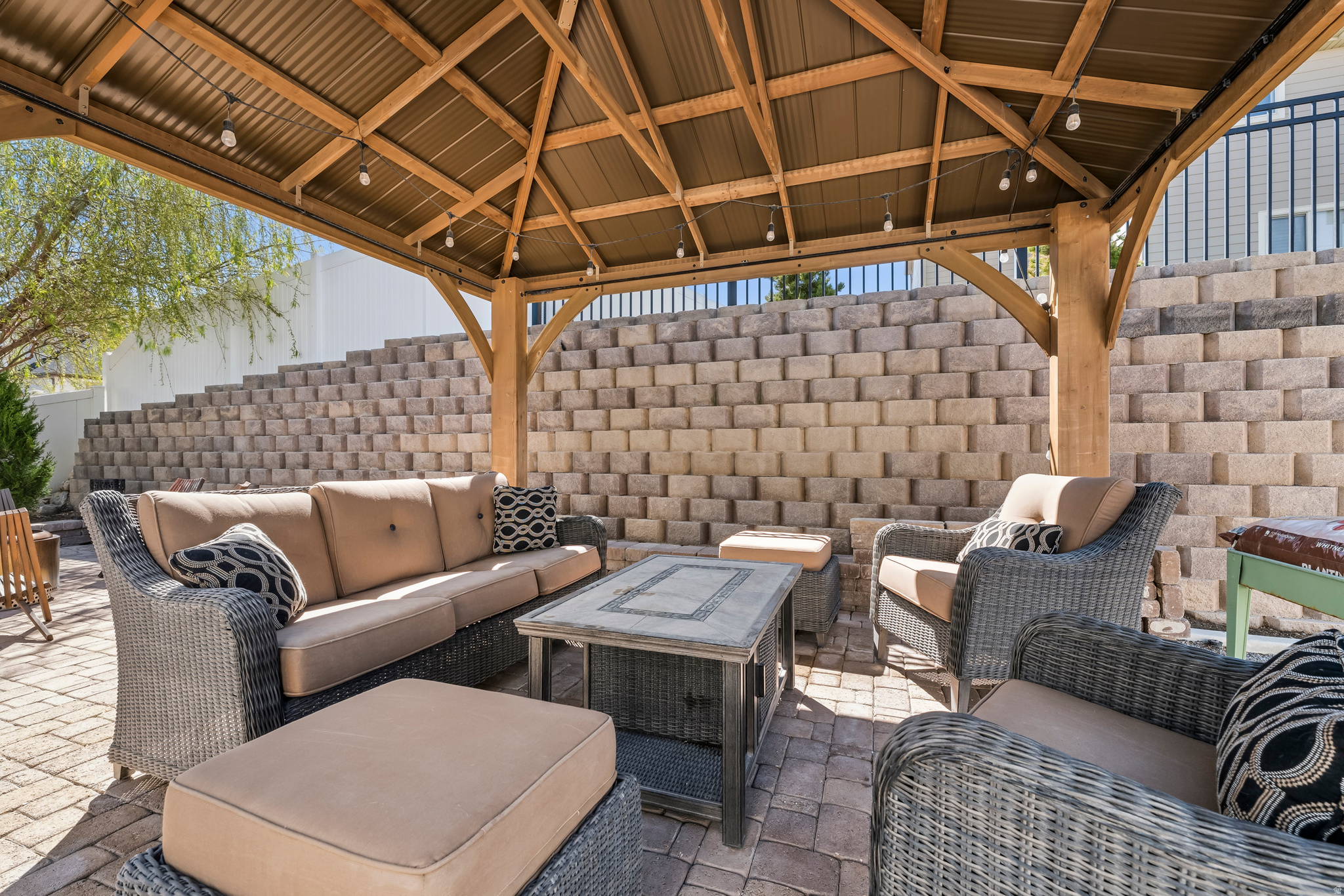 244 W COLUMBINE CIR